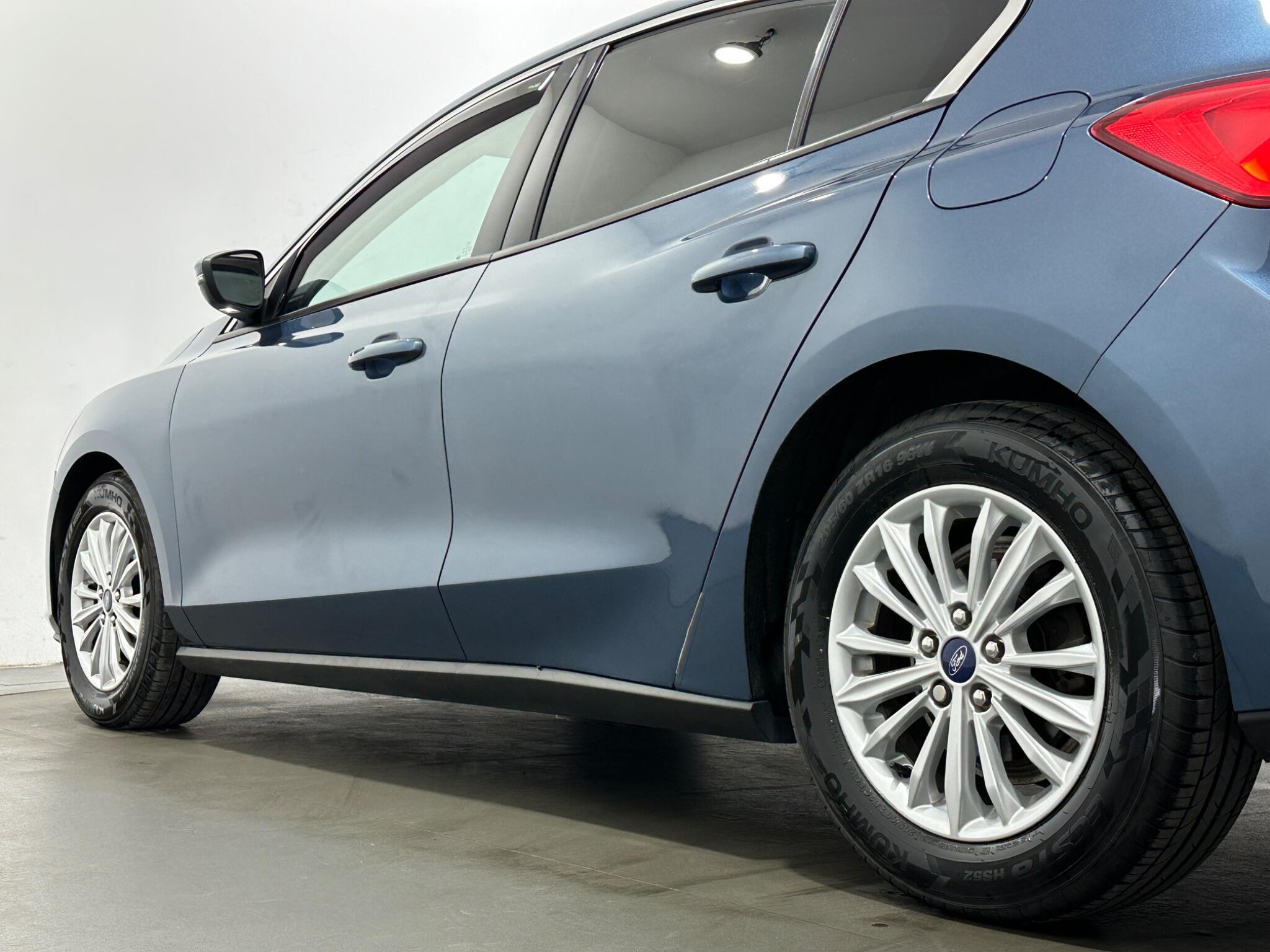 Ford Focus view 48