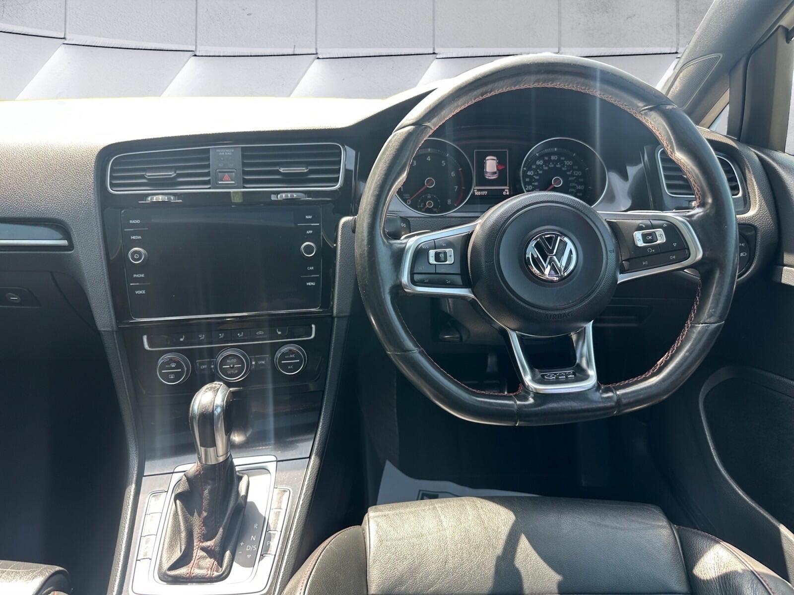 Volkswagen Golf view 9