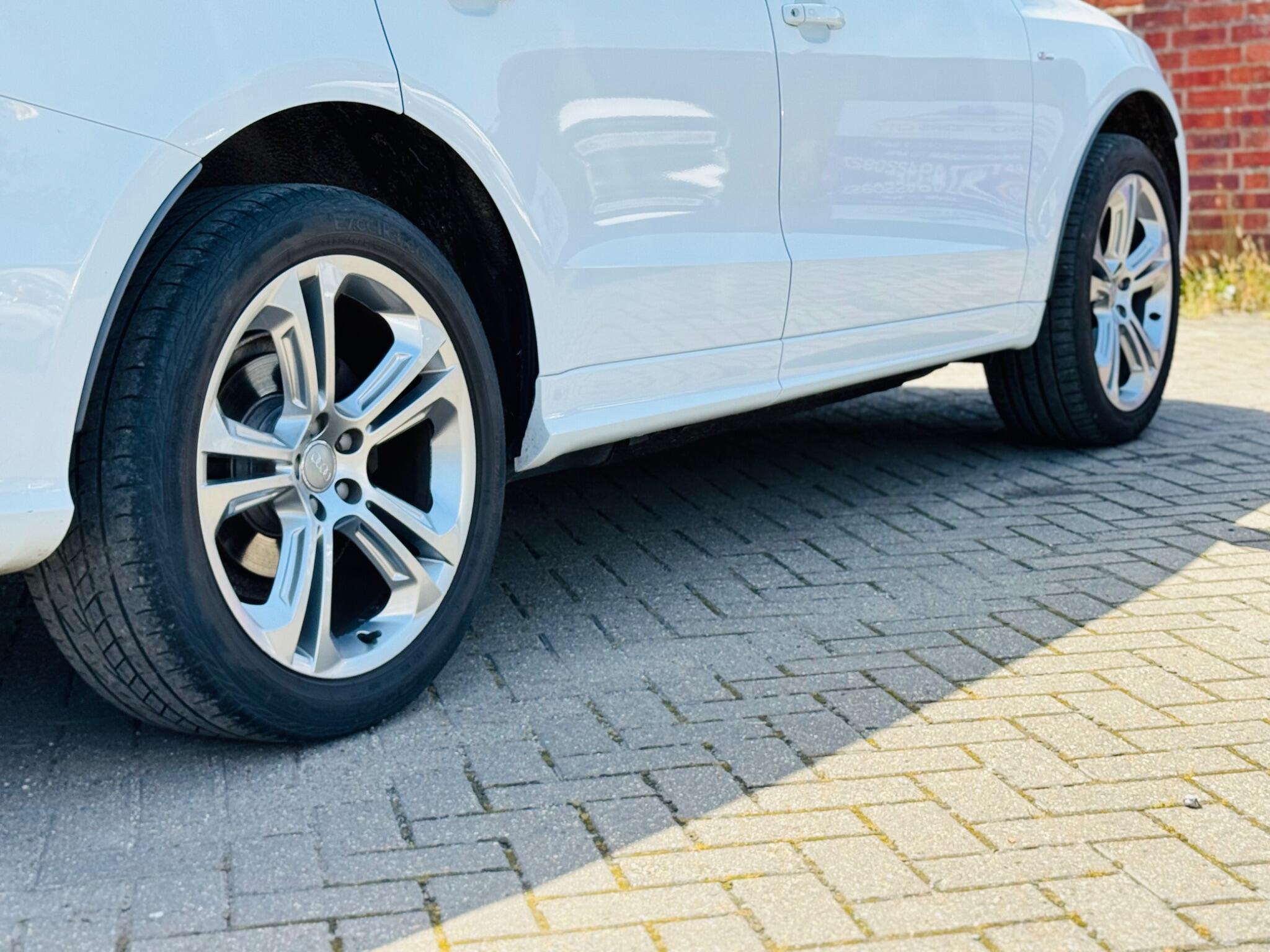 Audi Q5 view 11