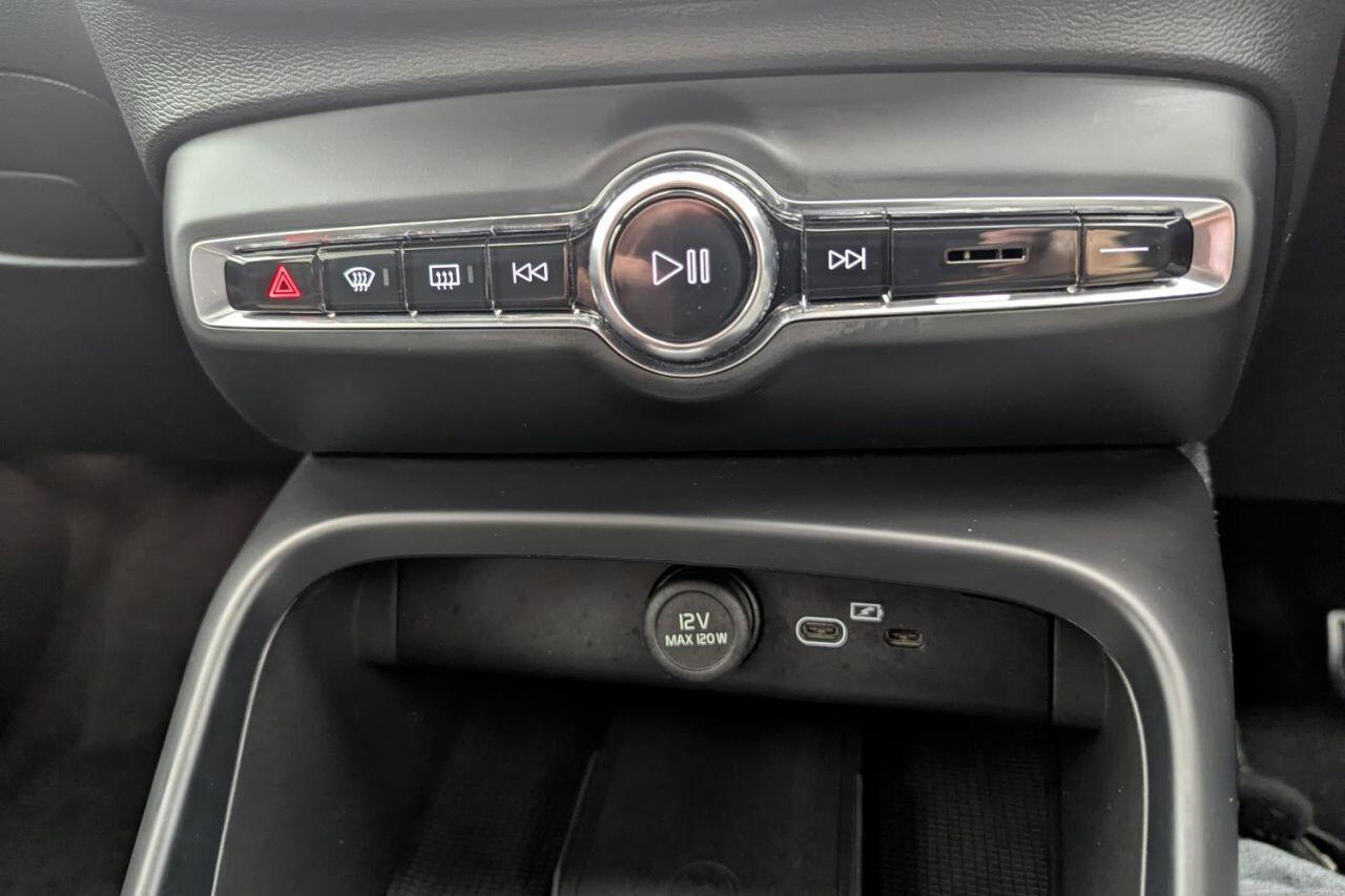 Volvo C40 view 35