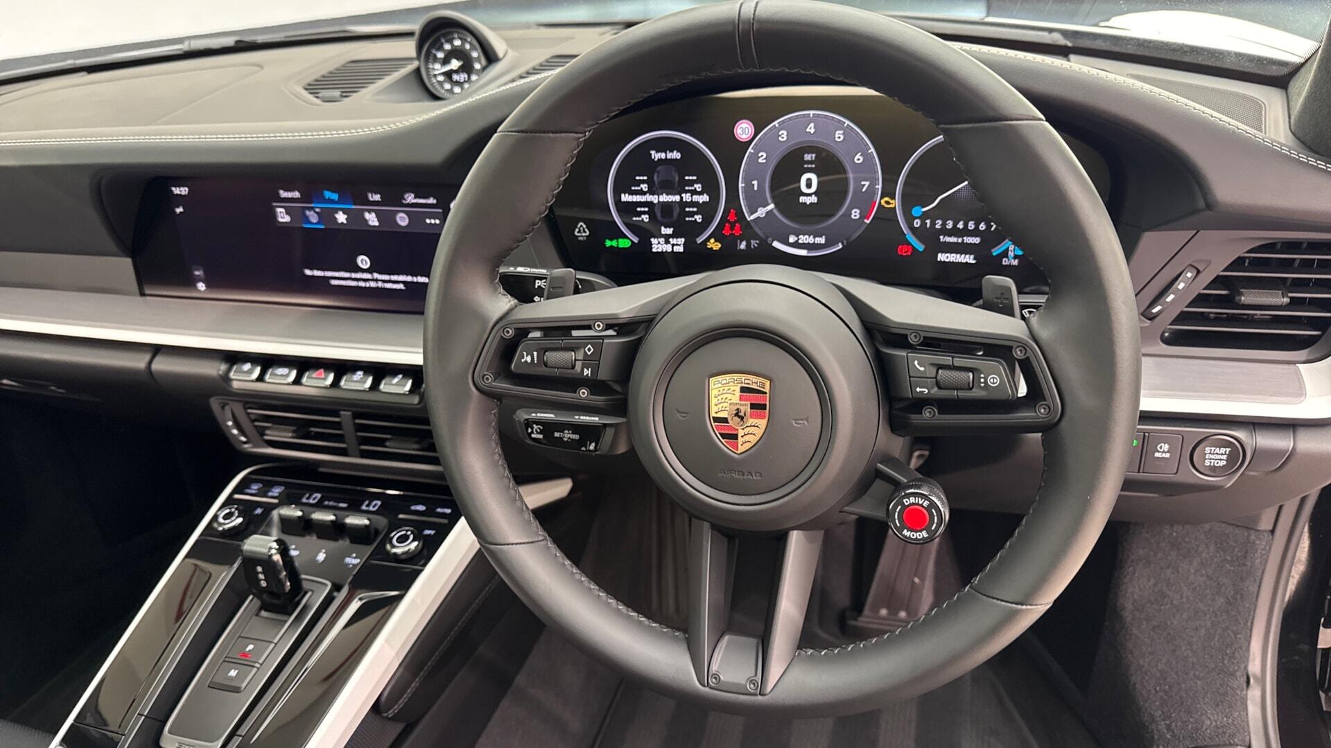 Porsche 911 view 17