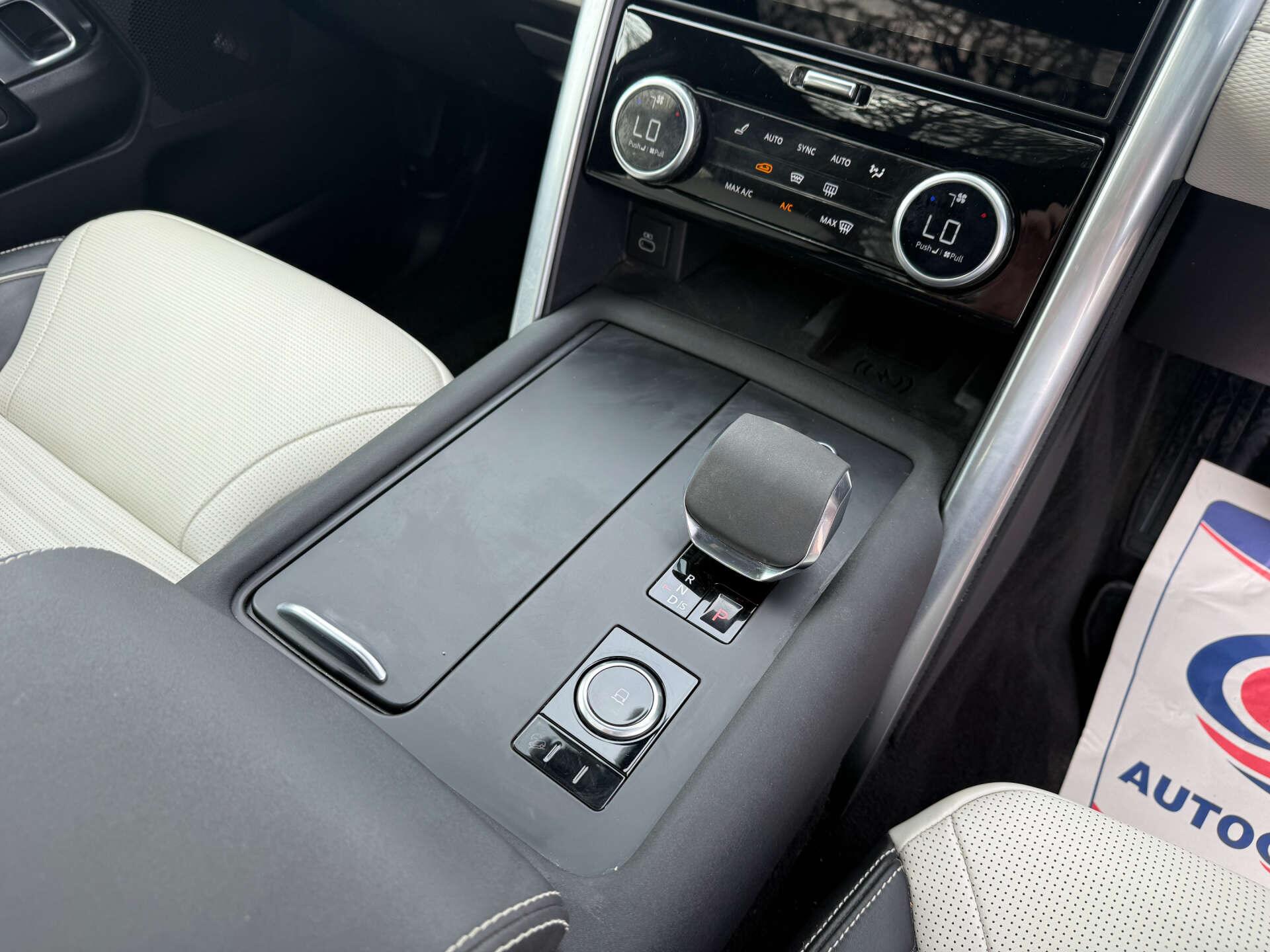 Land Rover Discovery view 26