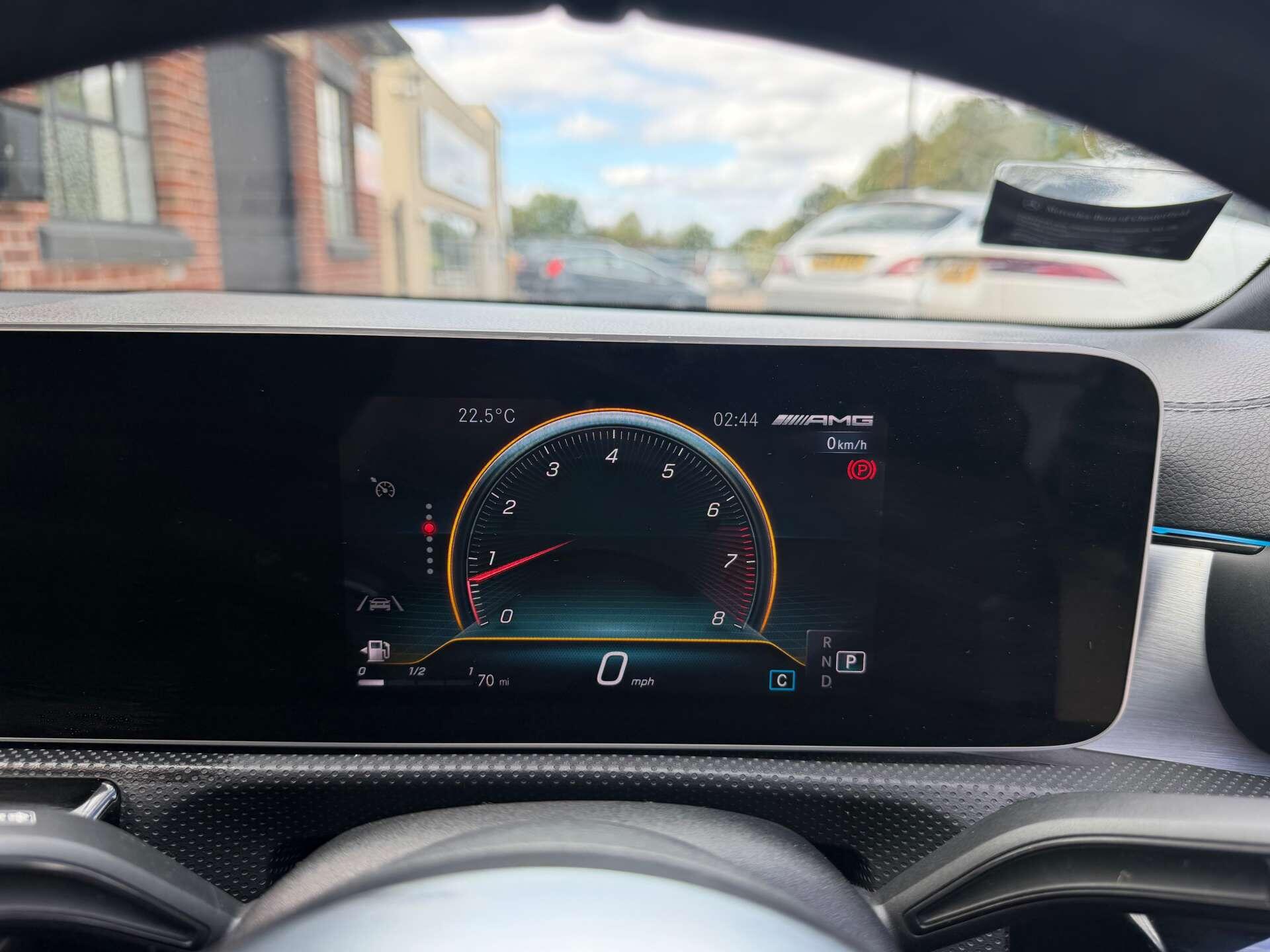 Mercedes-Benz Cla view 24