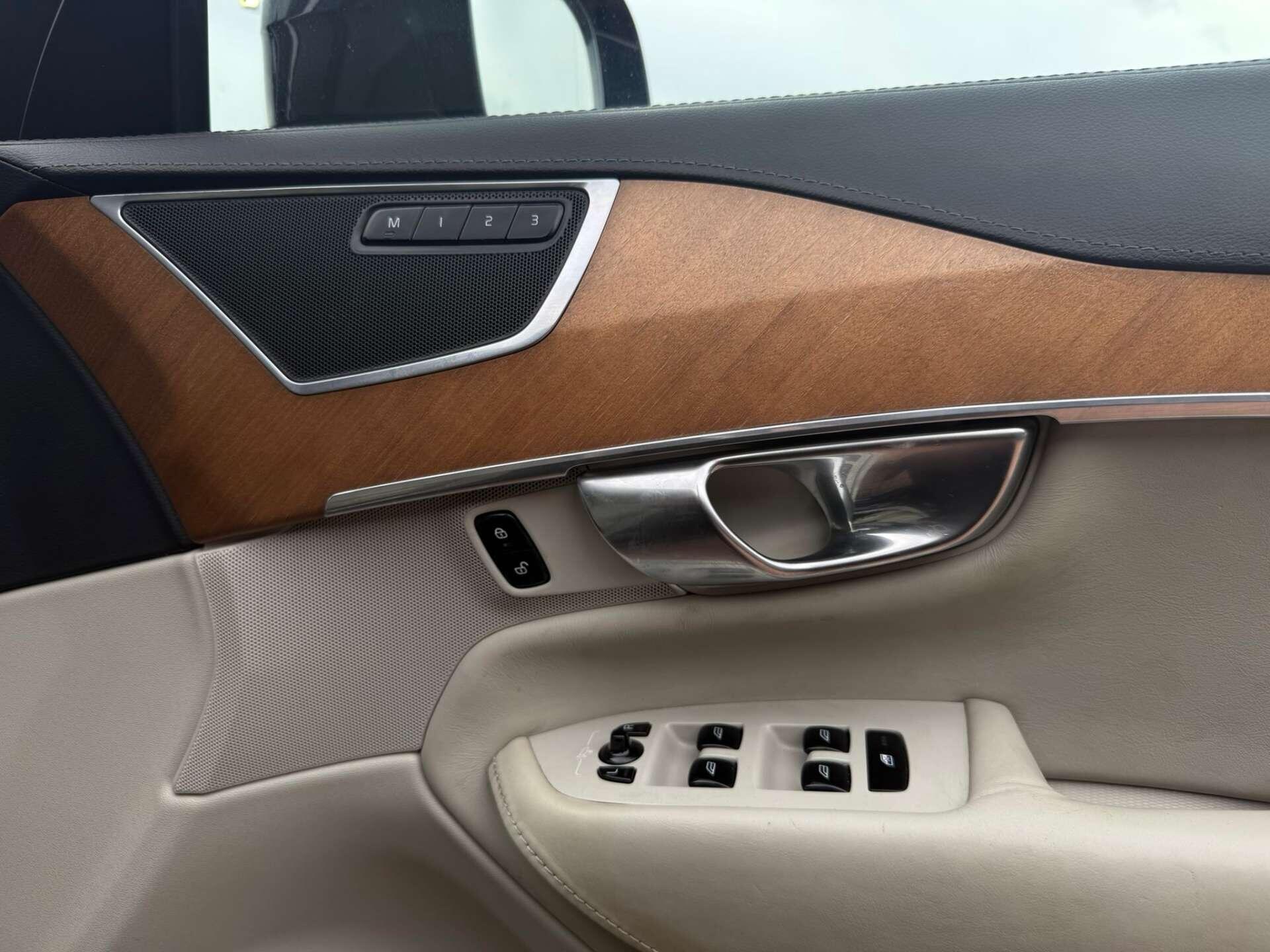 Volvo XC90 view 24