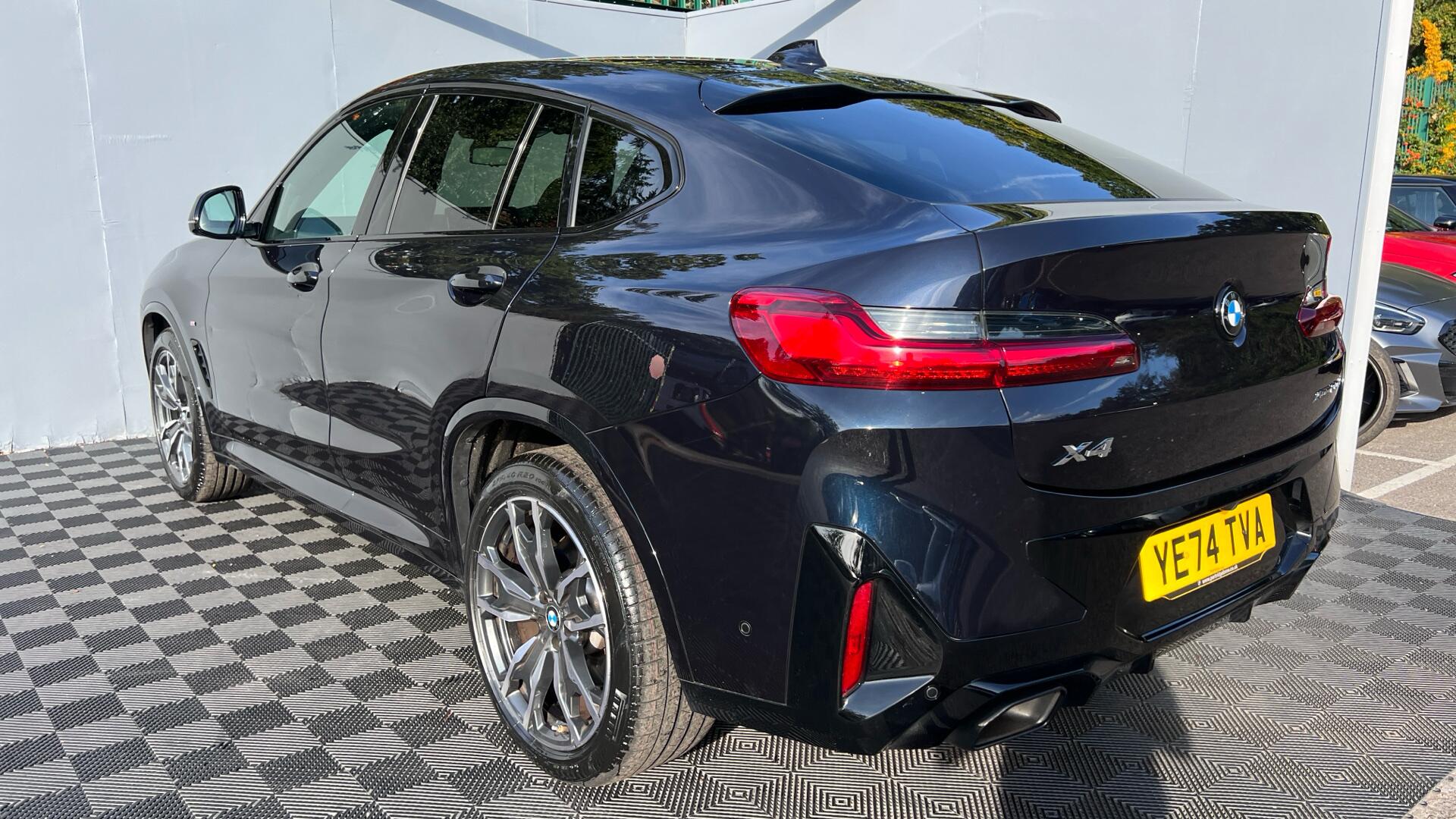 BMW X4 view 29