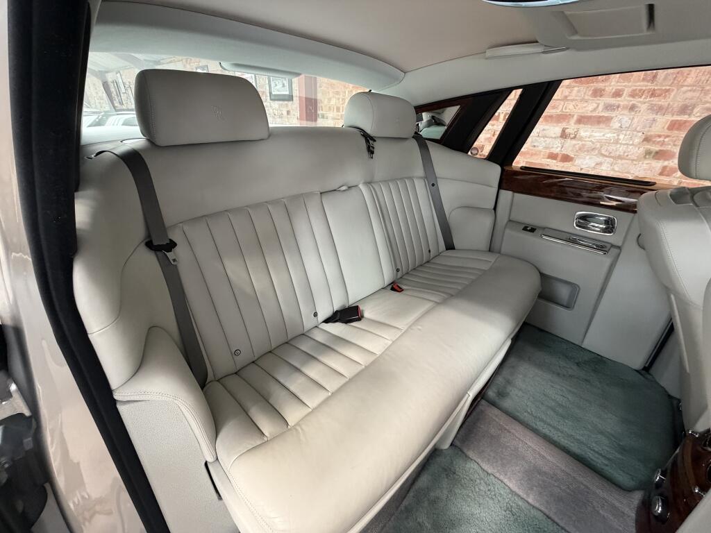 Rolls-Royce Phantom view 33