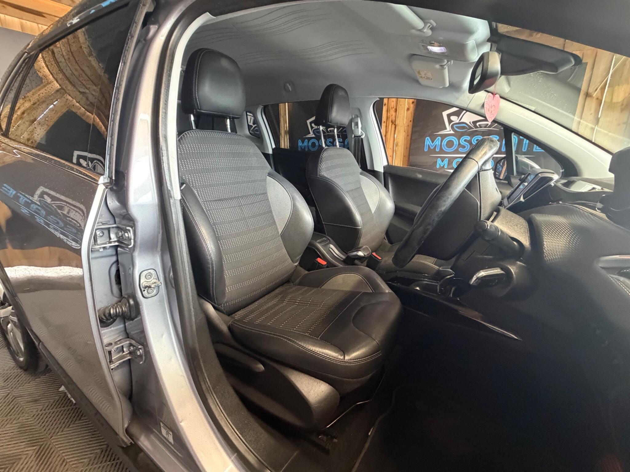 Peugeot 2008 view 13