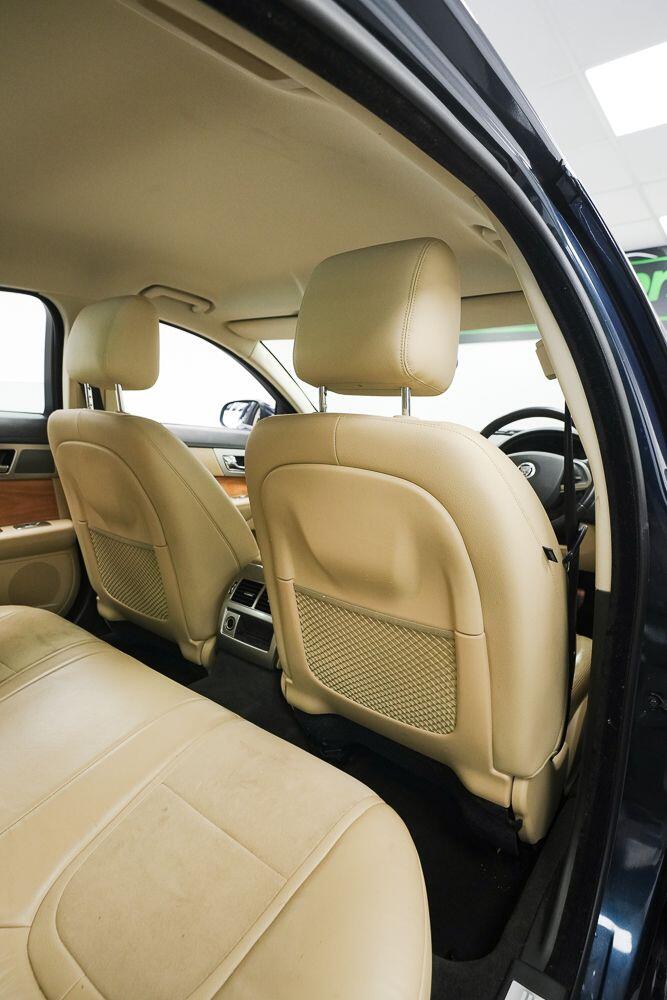 Jaguar XF view 17