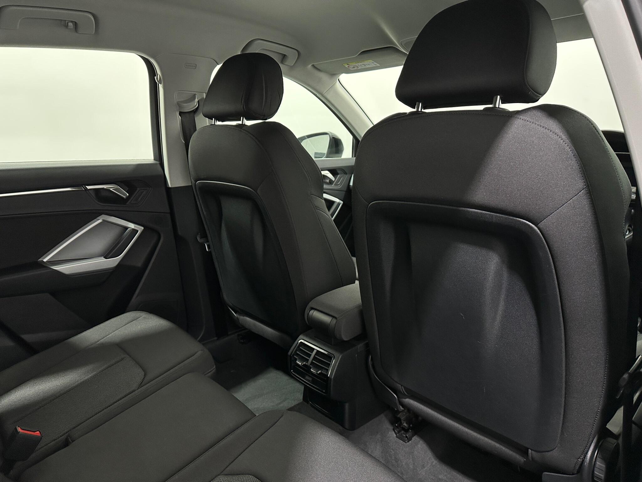 Audi Q3 view 41