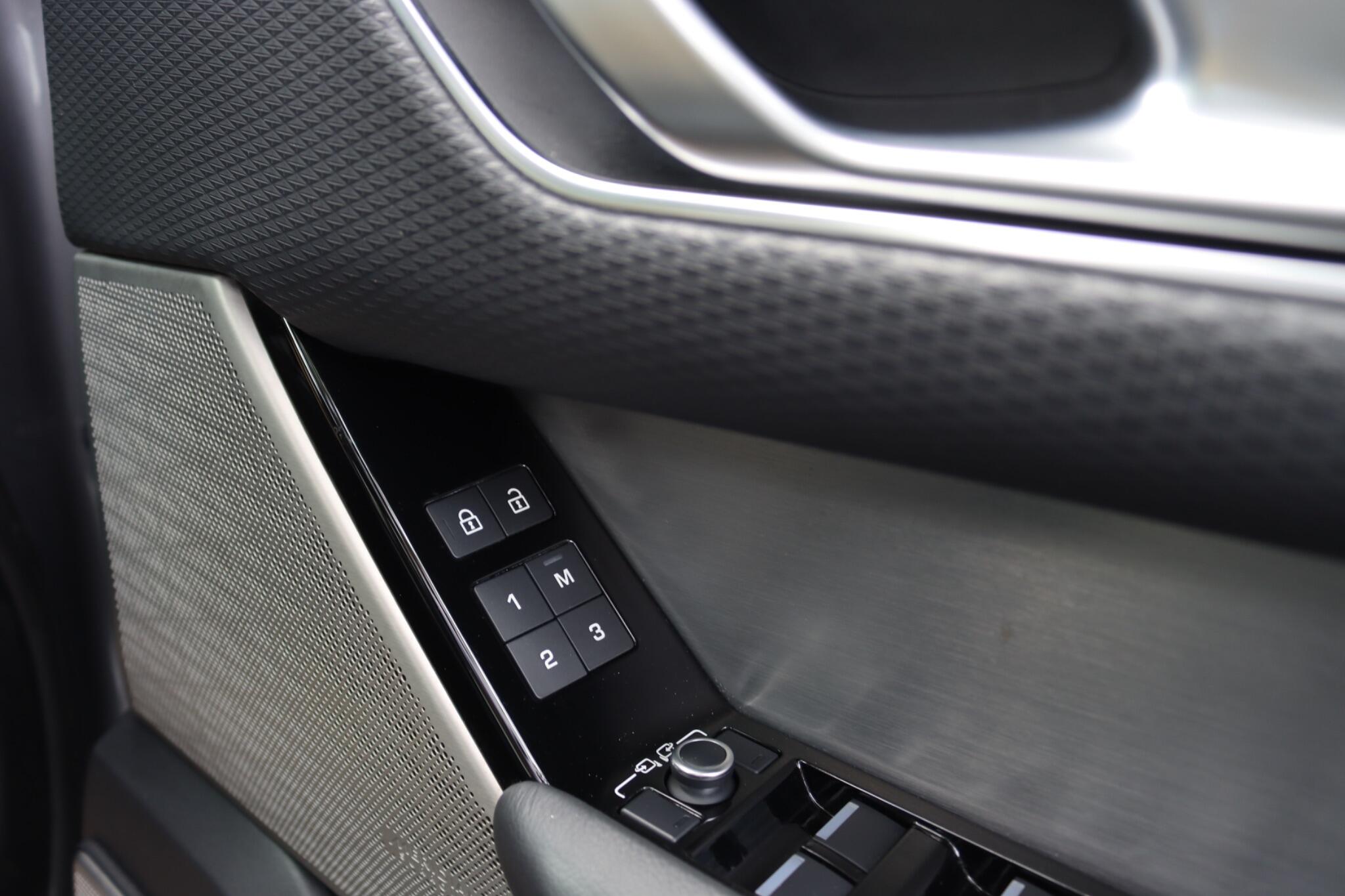 Land Rover Range Rover Velar view 53