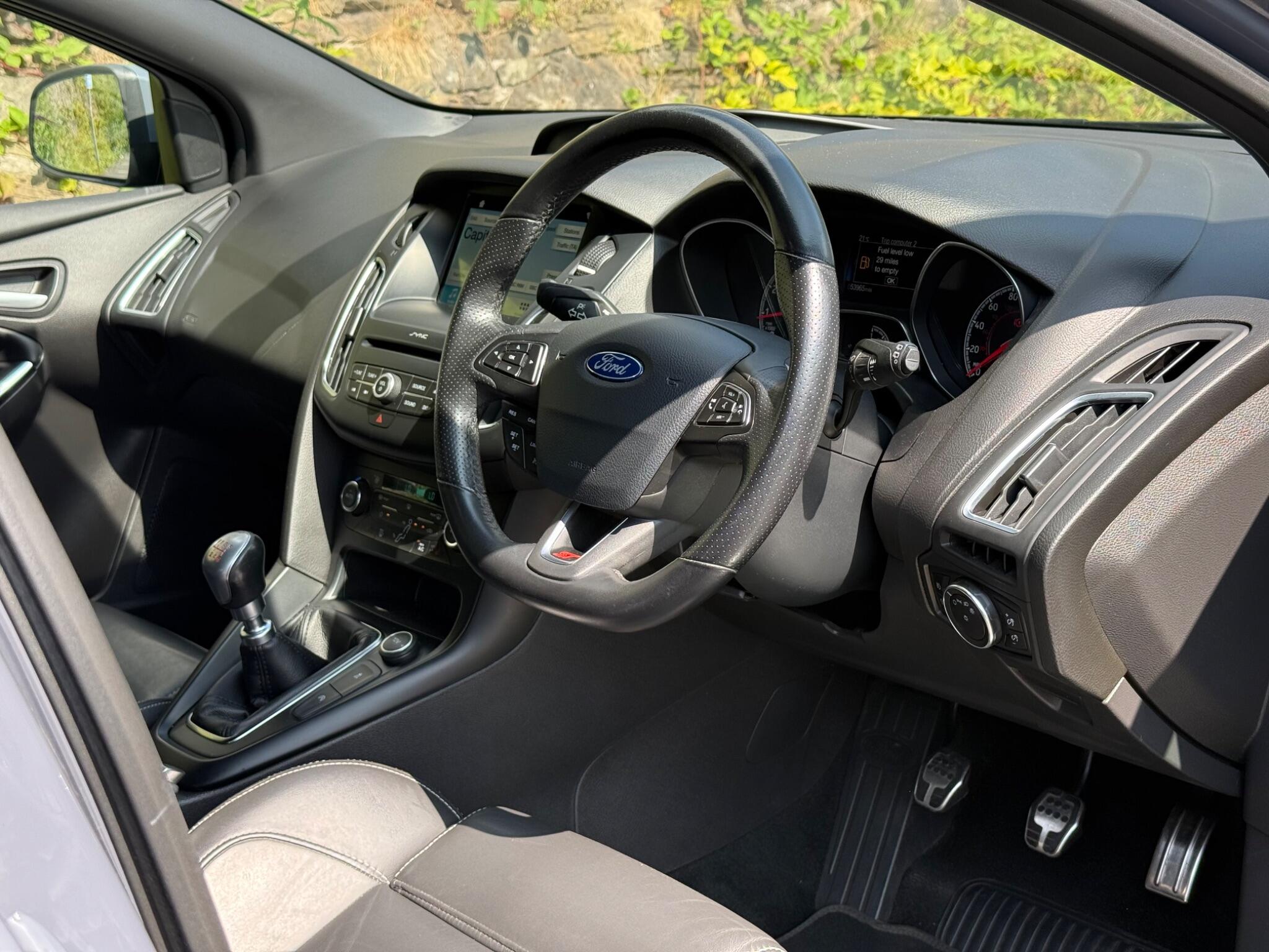 Ford Focus view 13