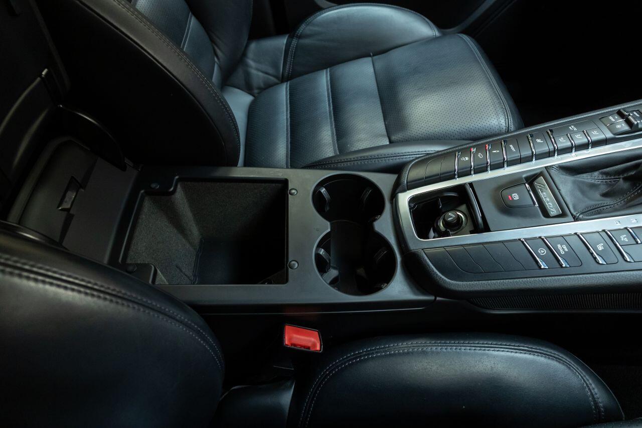 Porsche Macan view 36