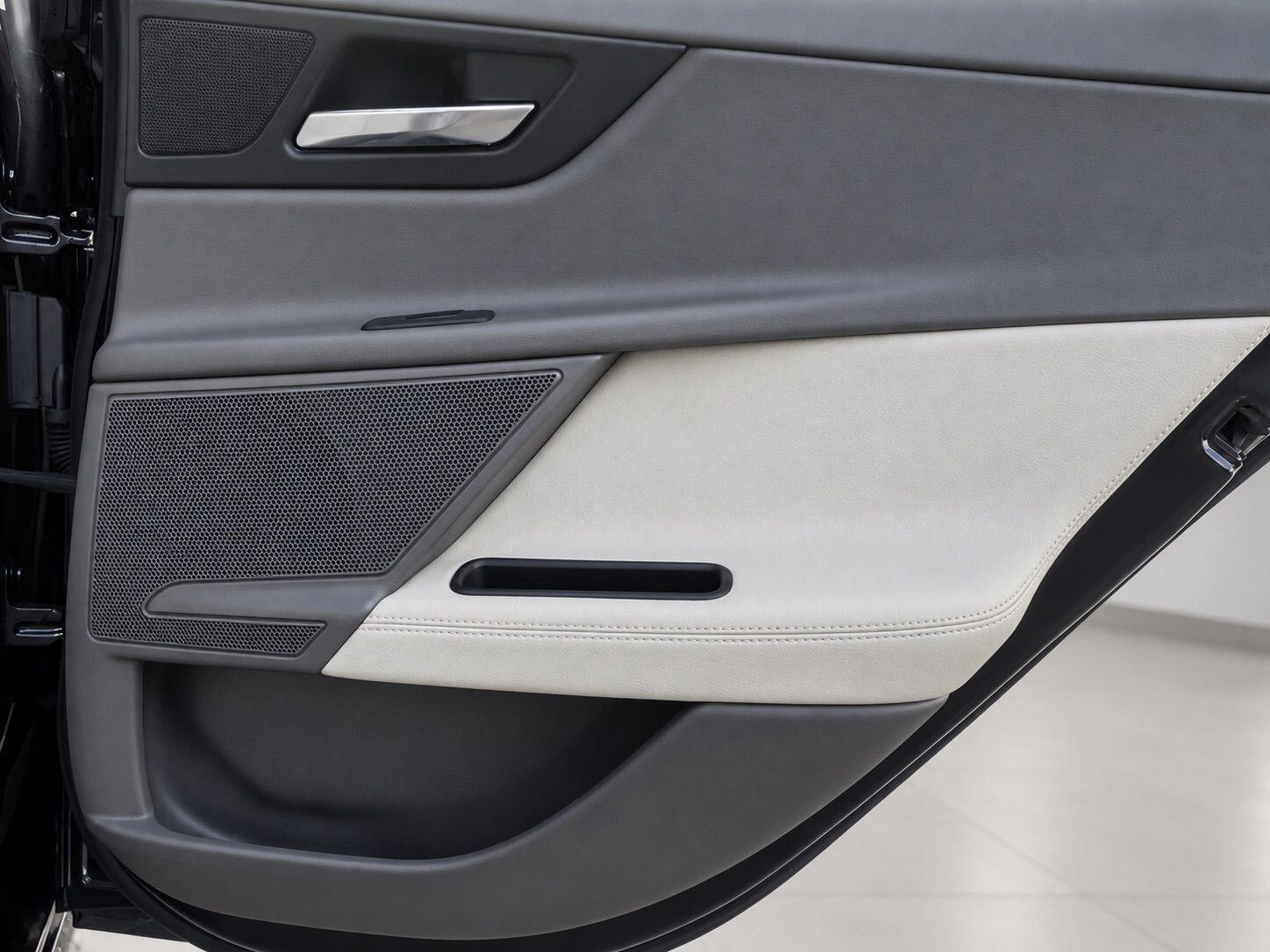 Jaguar Xe view 25