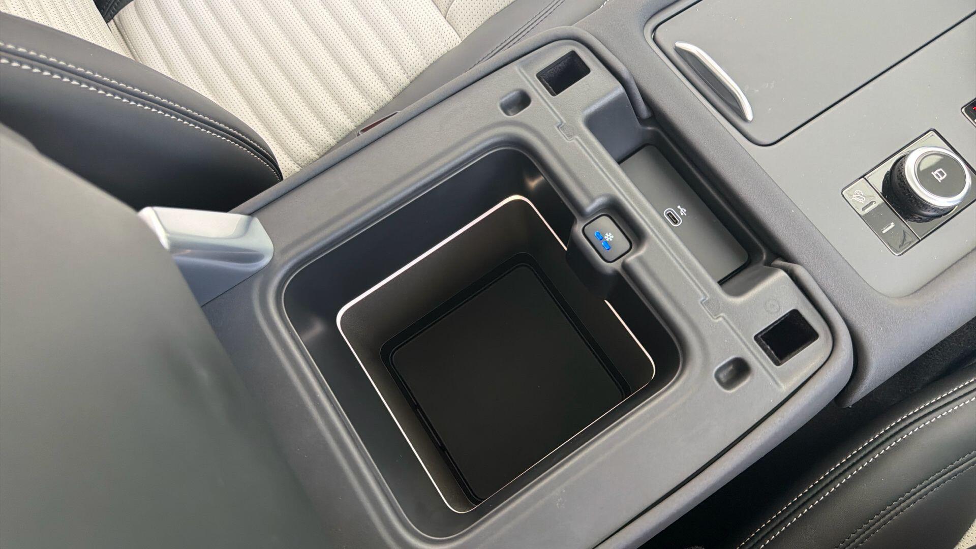 Land Rover Discovery view 7