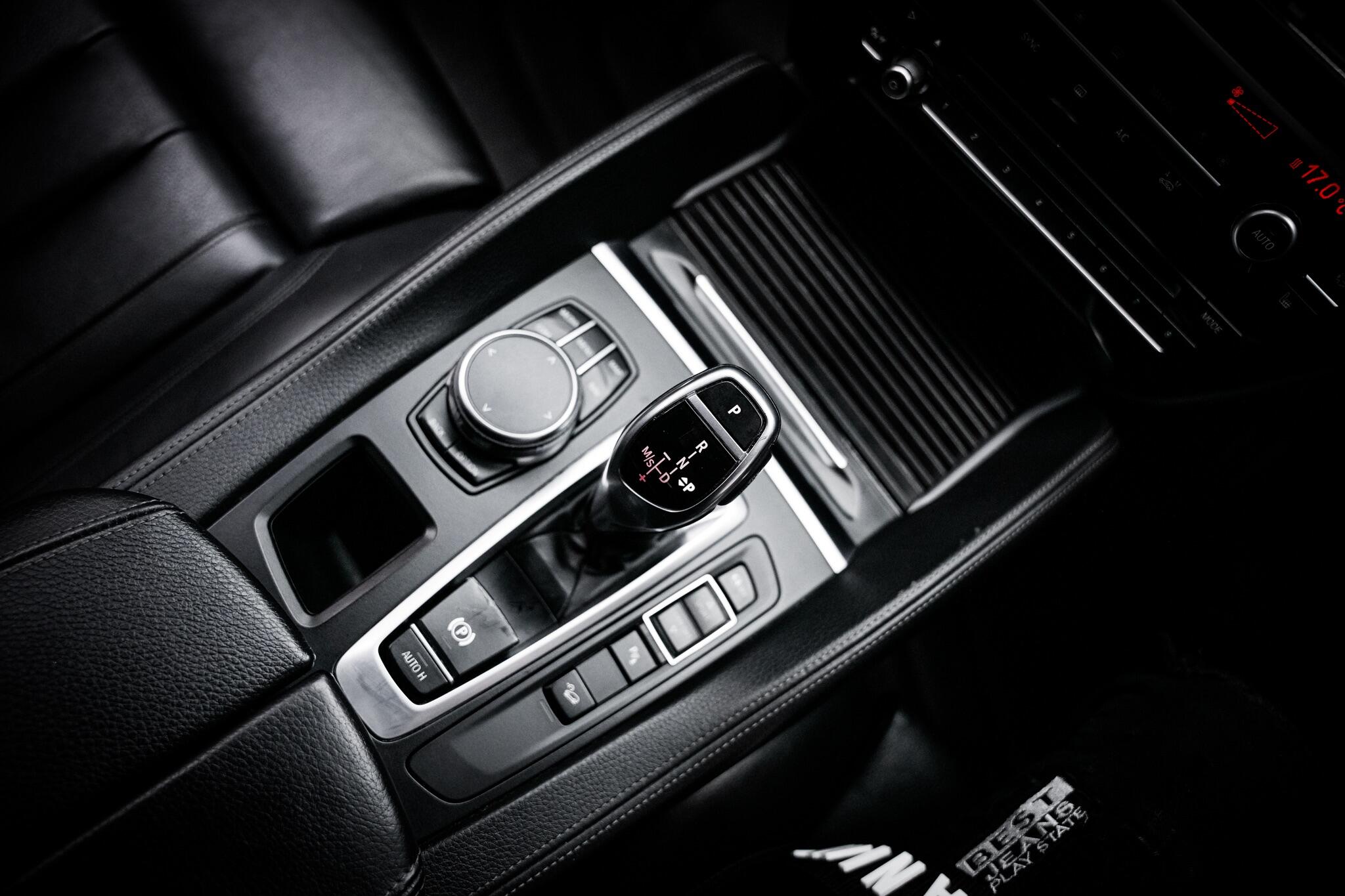 BMW X6 view 6
