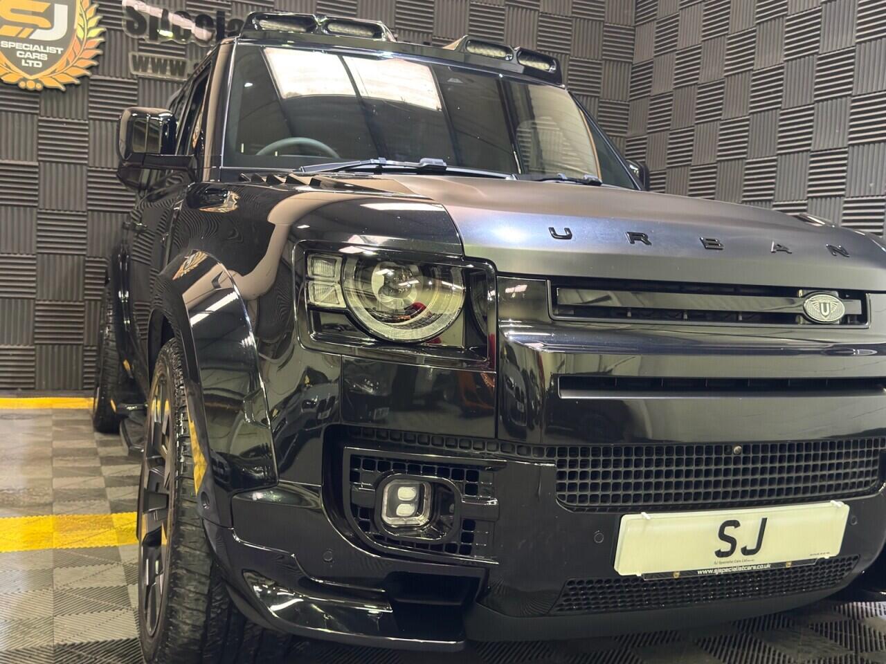Land Rover Defender 110 view 22