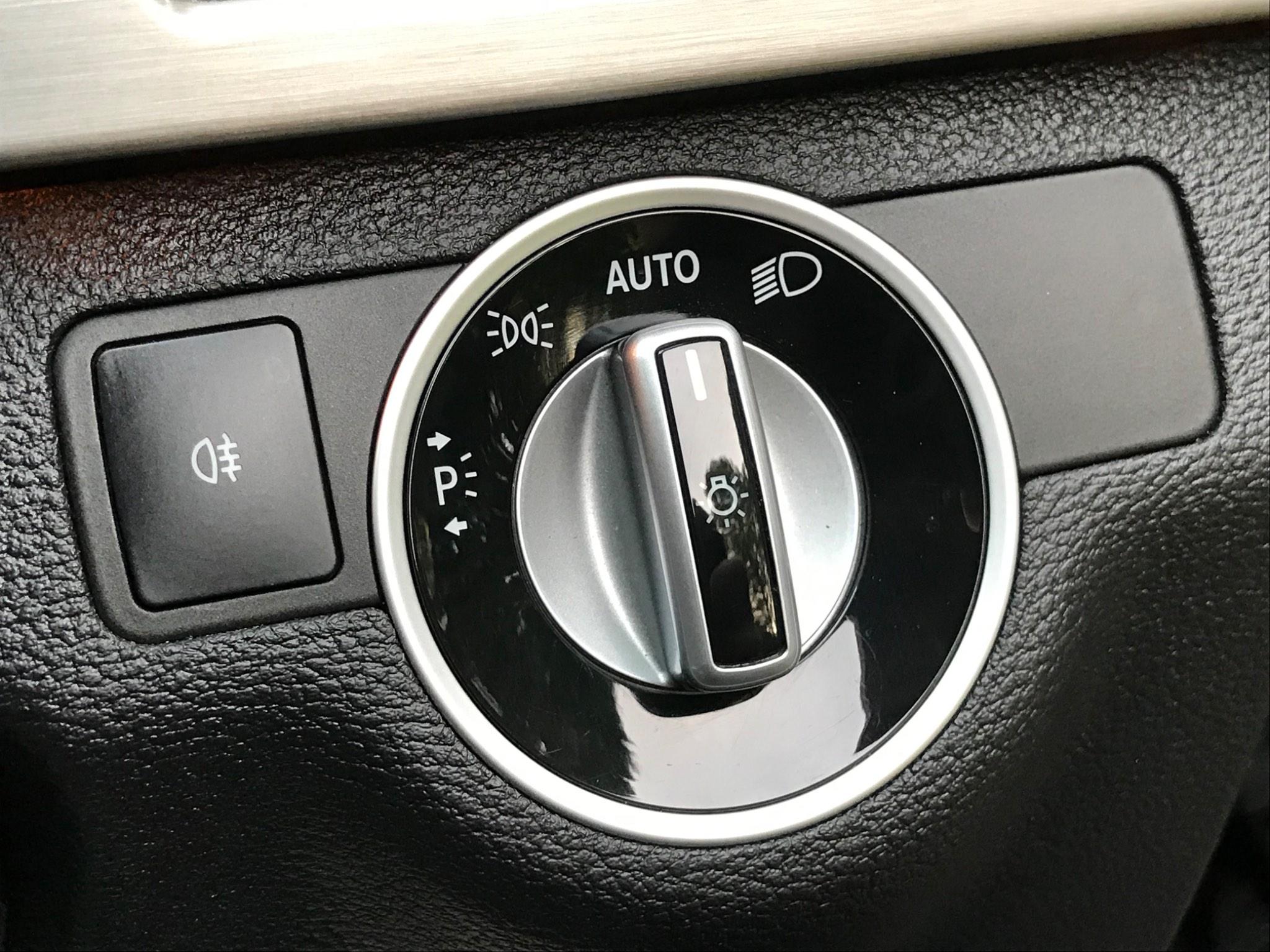 Mercedes-Benz C-Class view 19