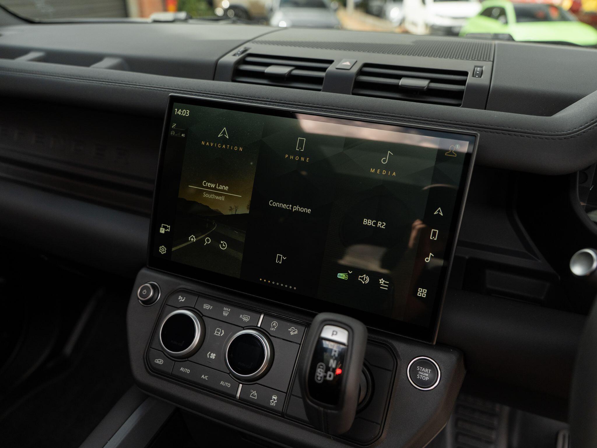 Land Rover Defender 110 view 56