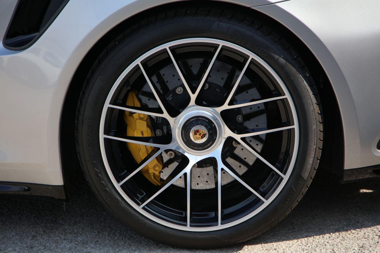 Porsche 911 view 28