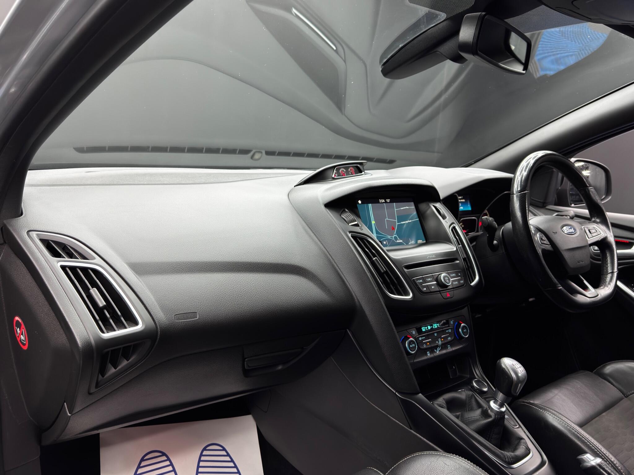 Ford Focus view 11