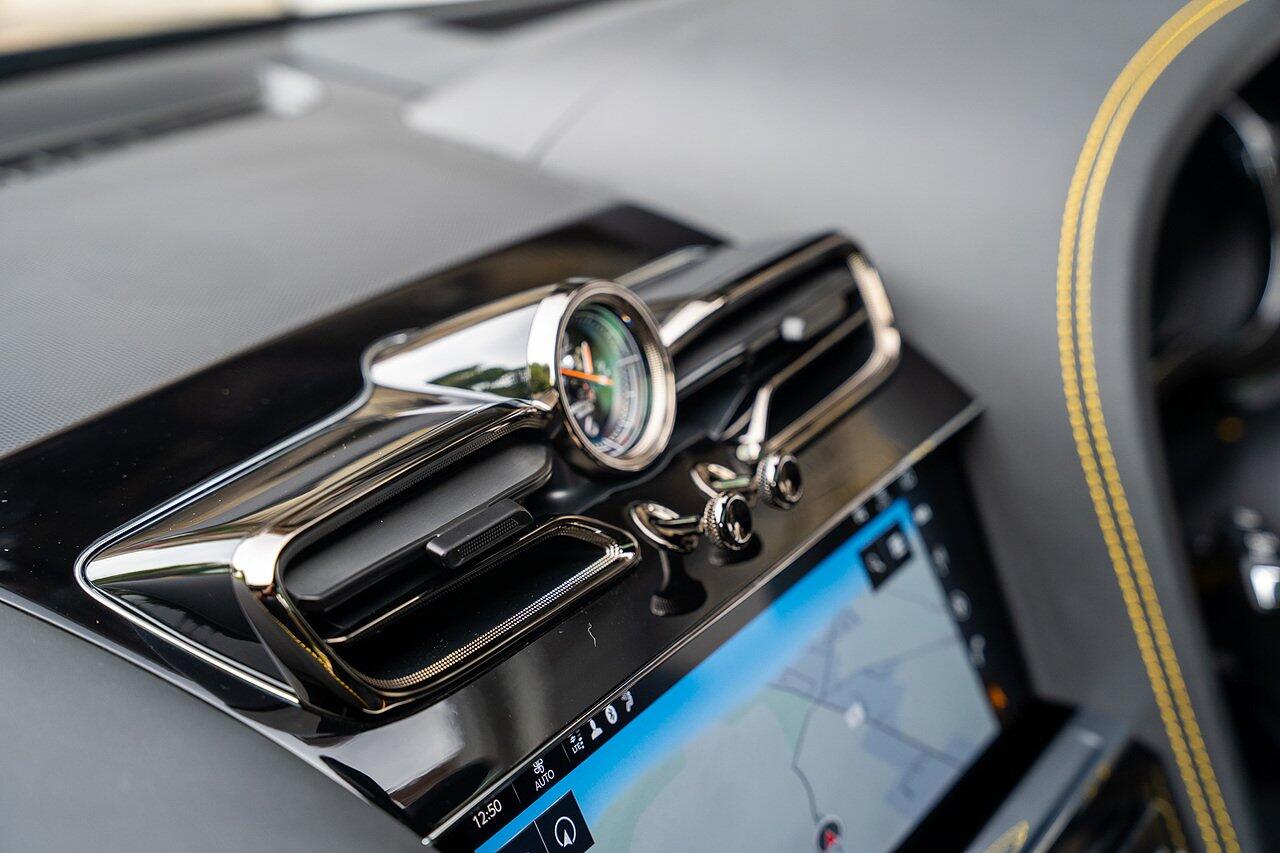 Bentley Bentayga view 86