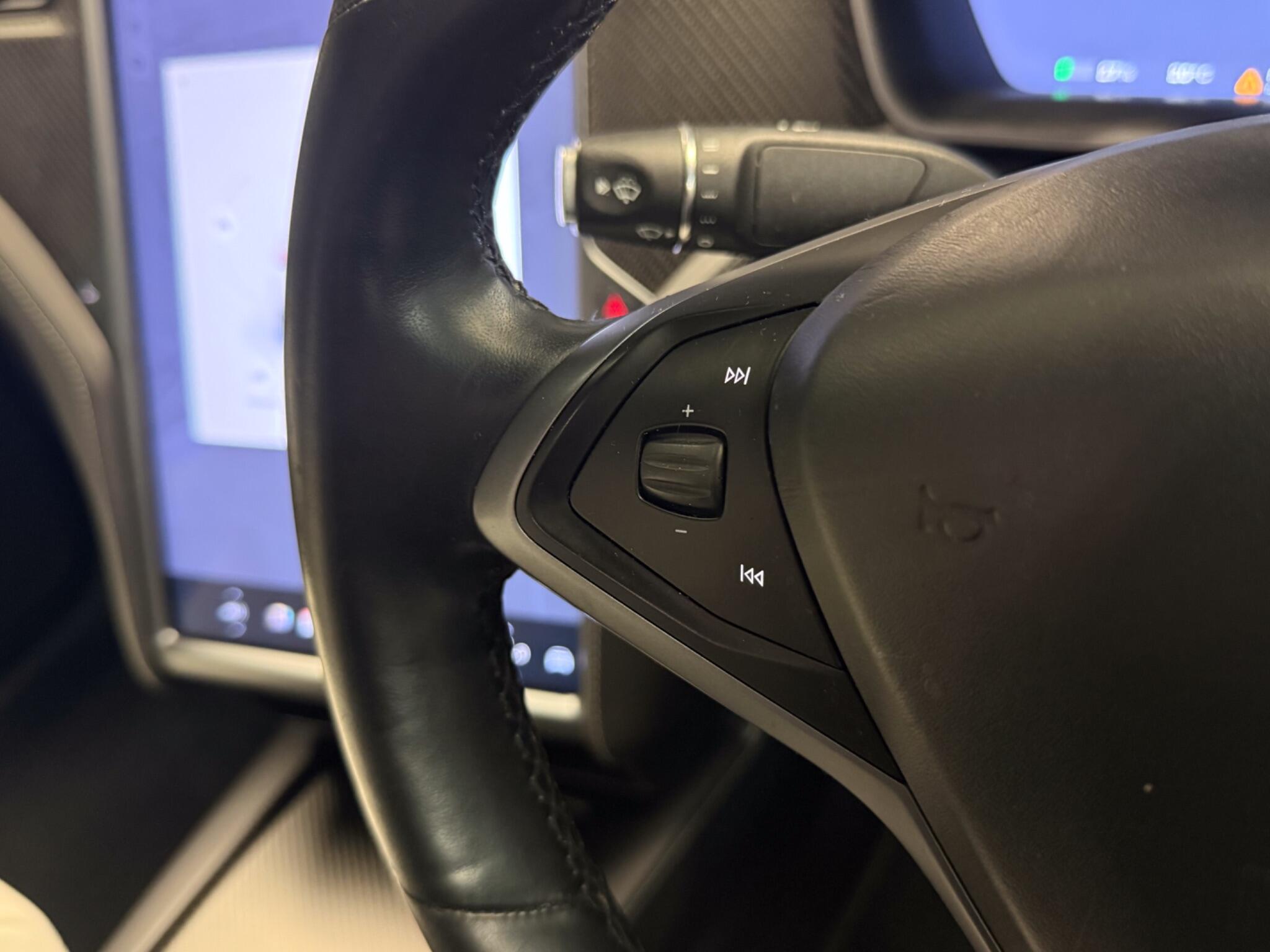 Tesla Model X view 21