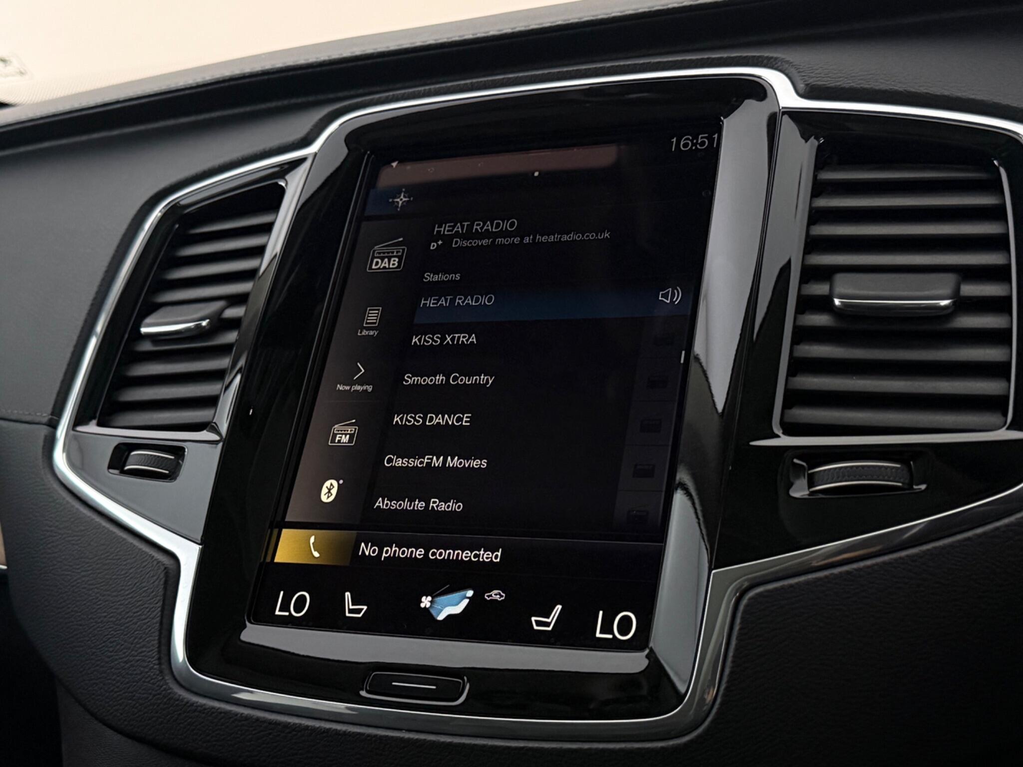 Volvo XC90 view 25
