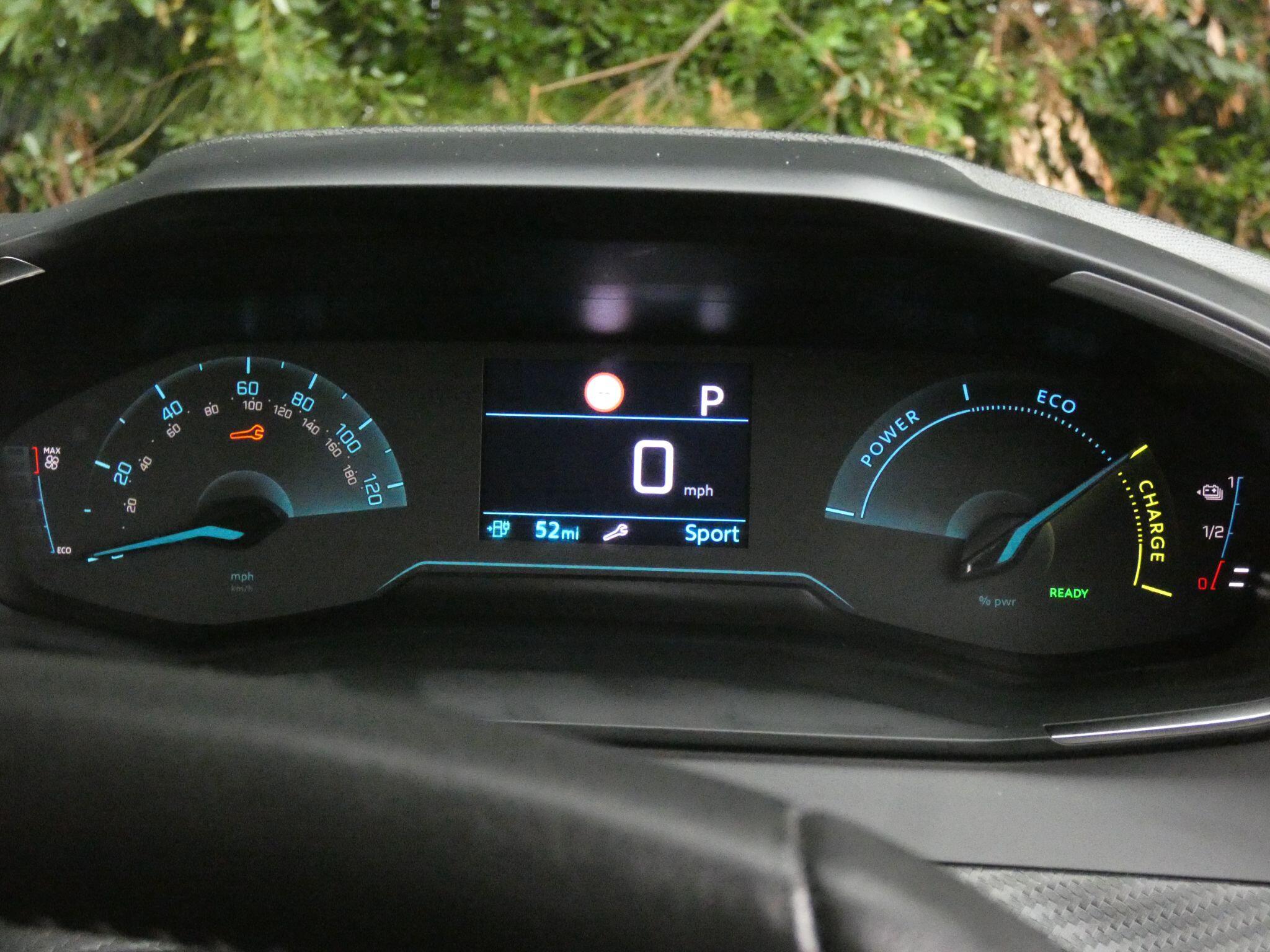 Peugeot E-208 view 22