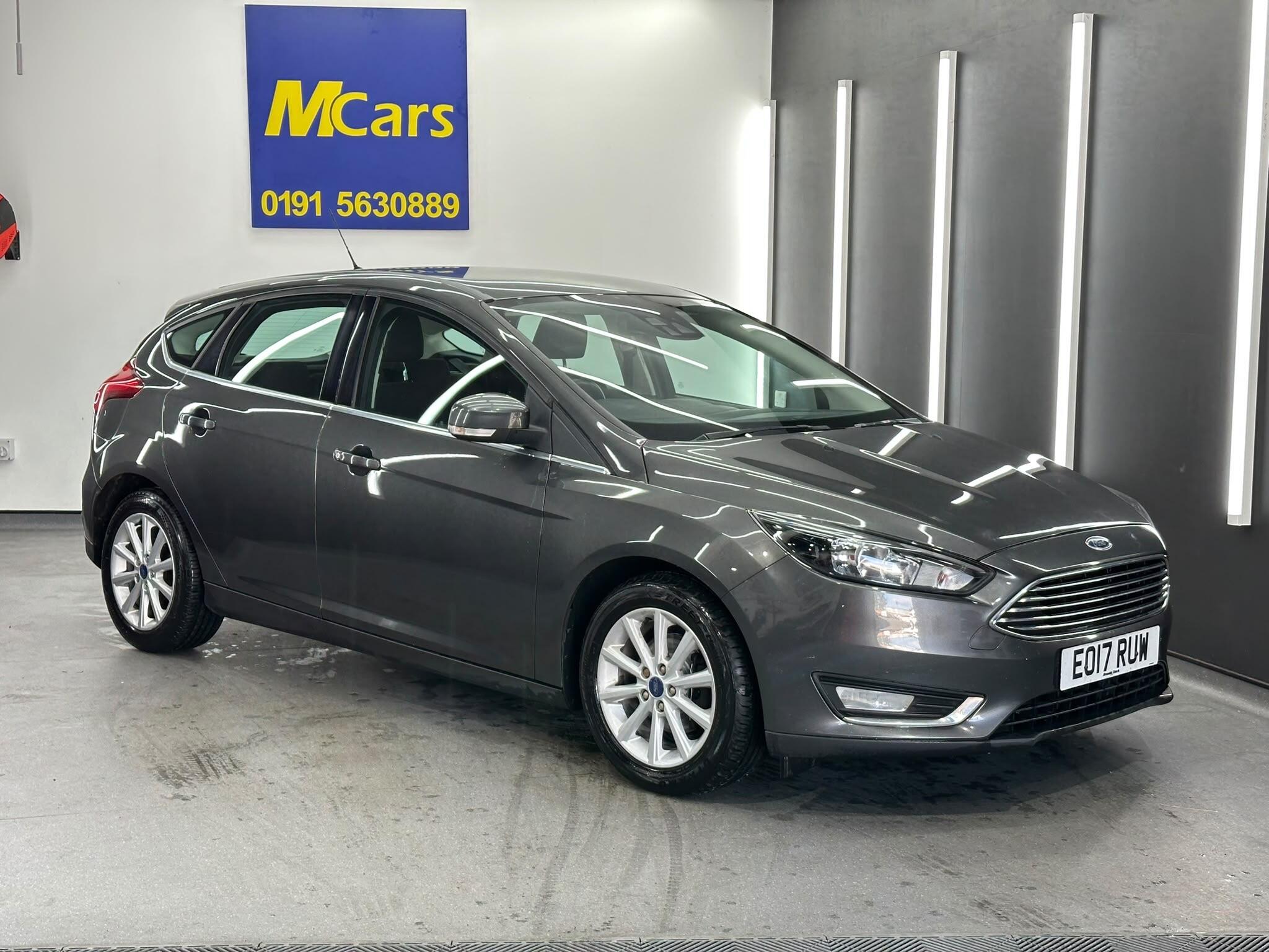 Ford Focus view 3