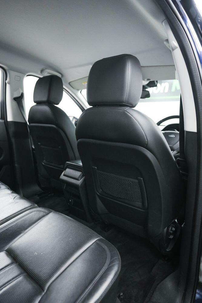 Land Rover Discovery Sport view 17