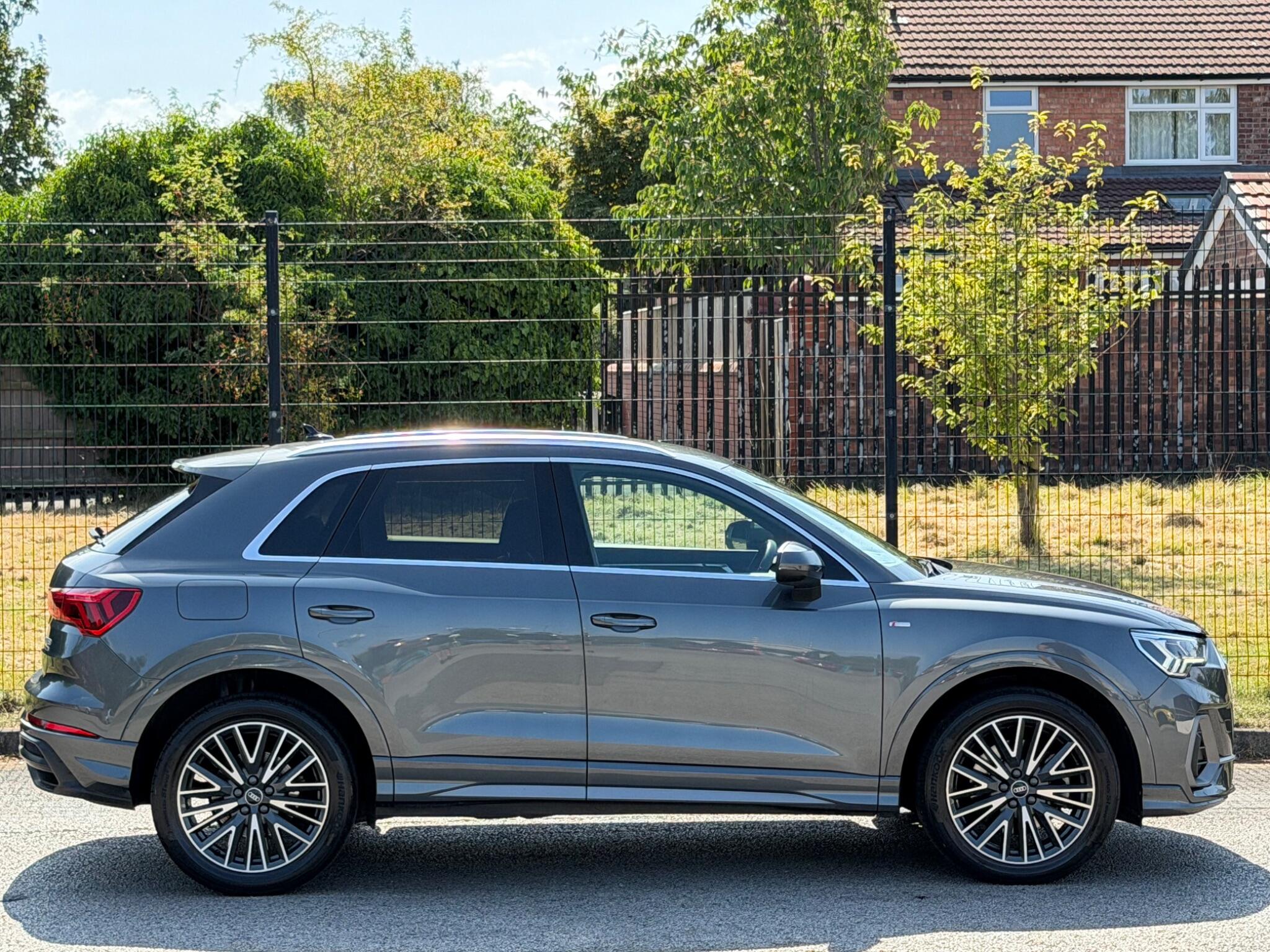 Audi Audi Q3 view 11