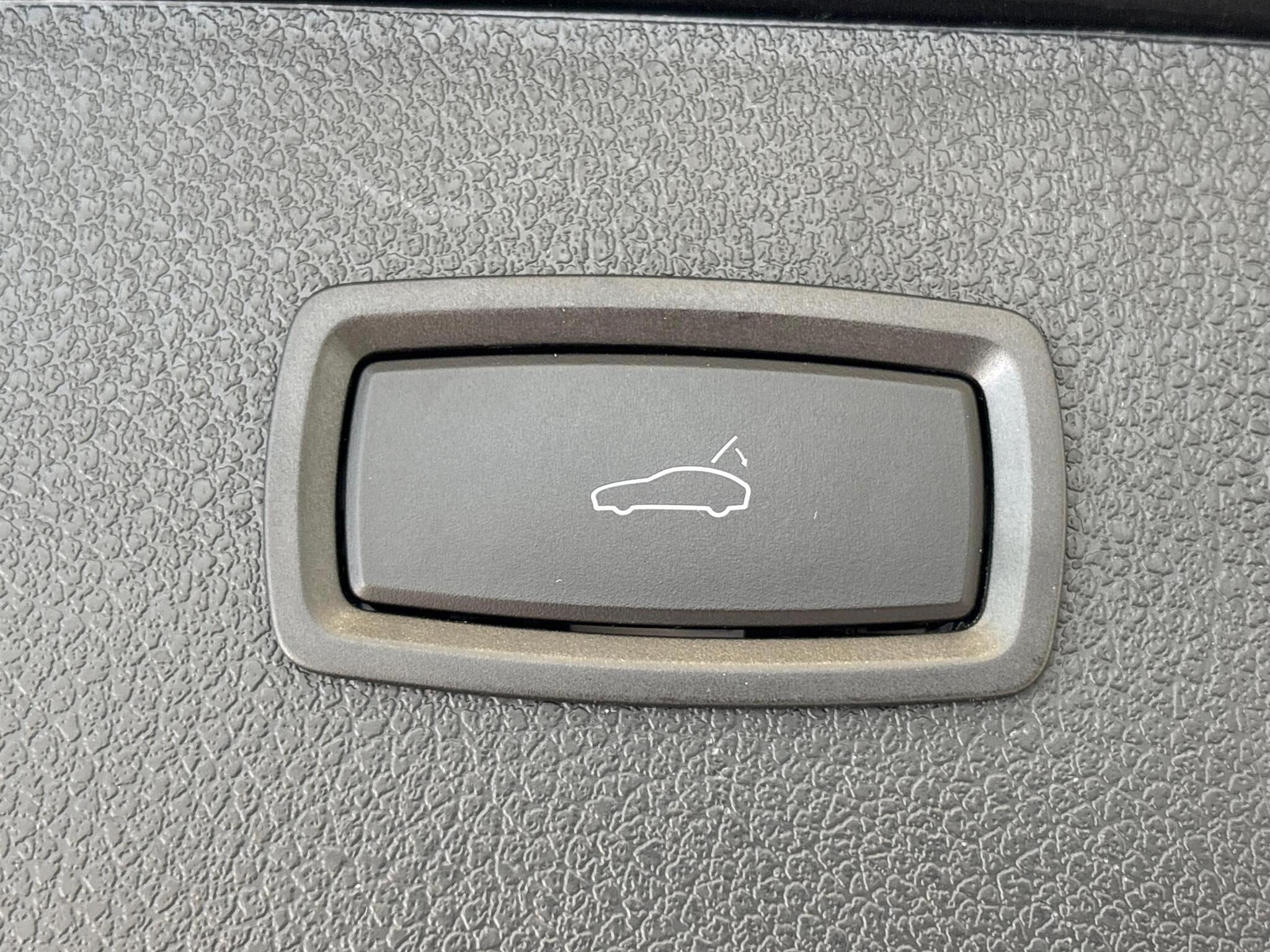 Porsche Macan view 34