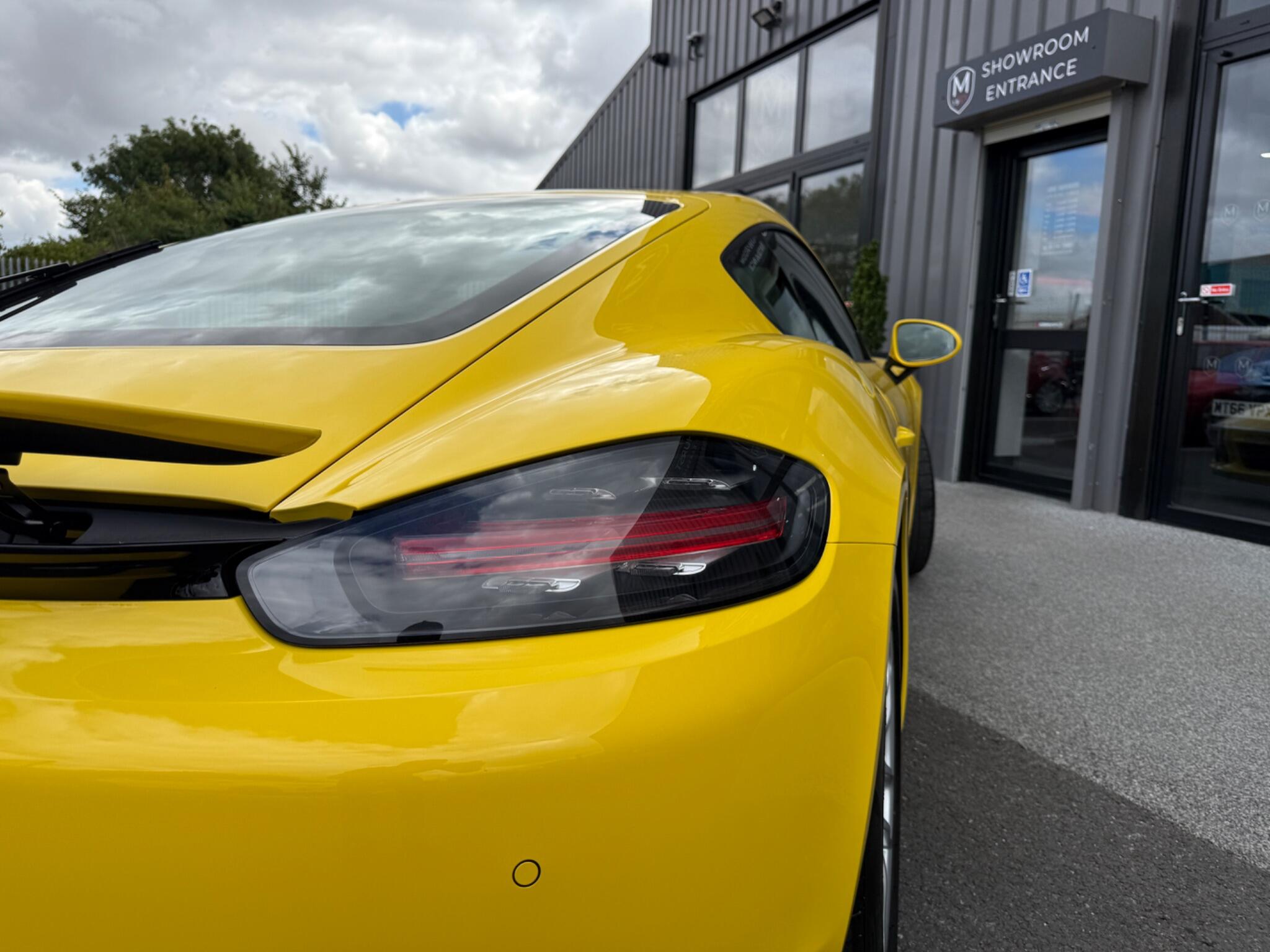 Porsche 718 Cayman view 43