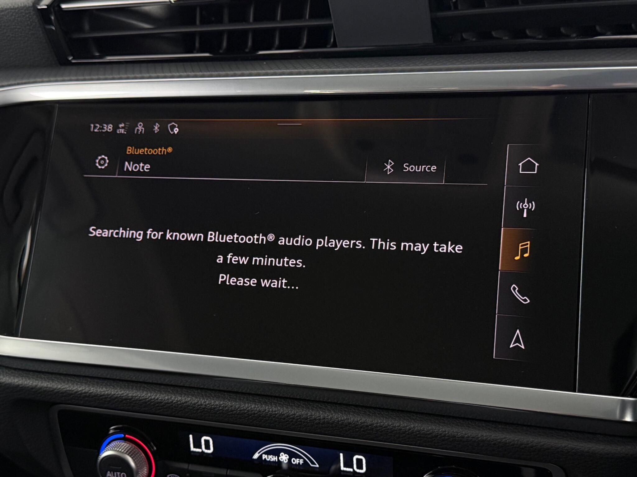 Audi Q3 view 22
