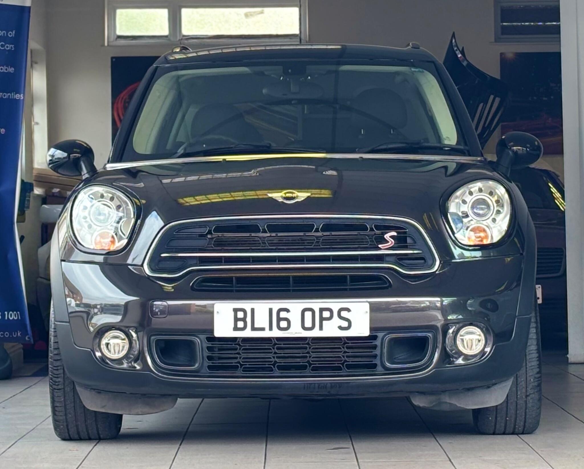 Mini Countryman view 2