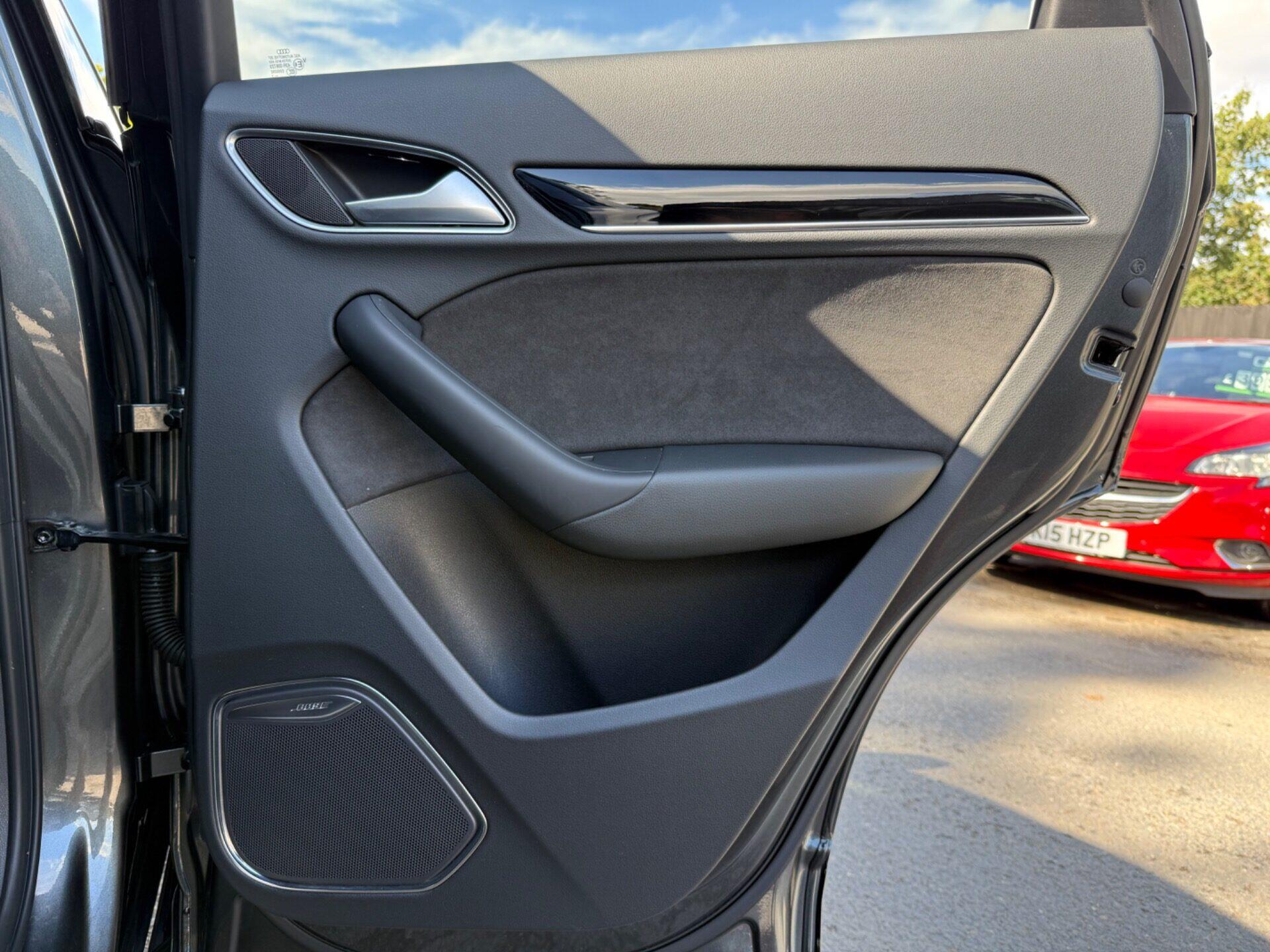Audi Q3 view 28