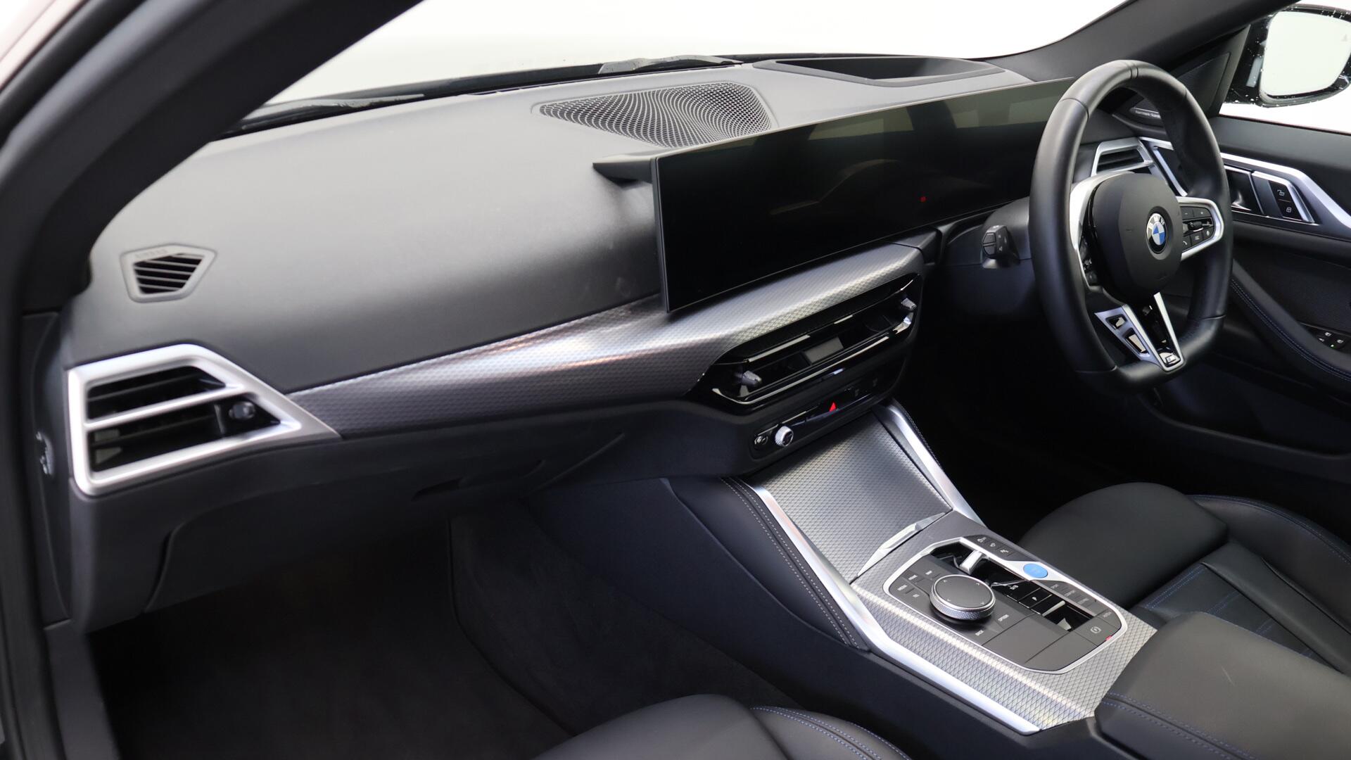 BMW i4 view 7