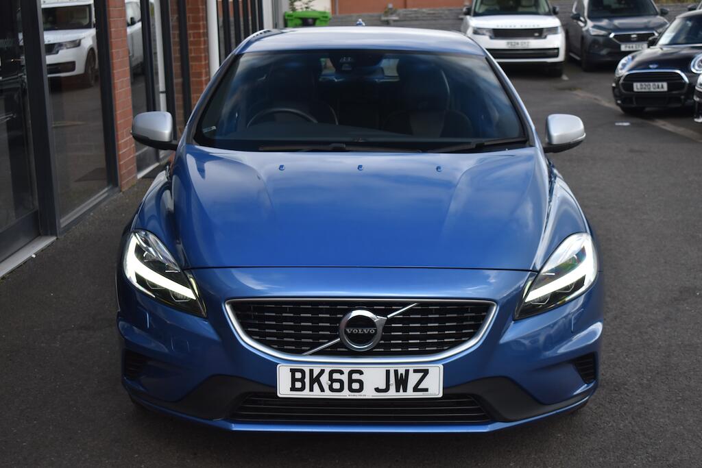 Volvo V40 view 3