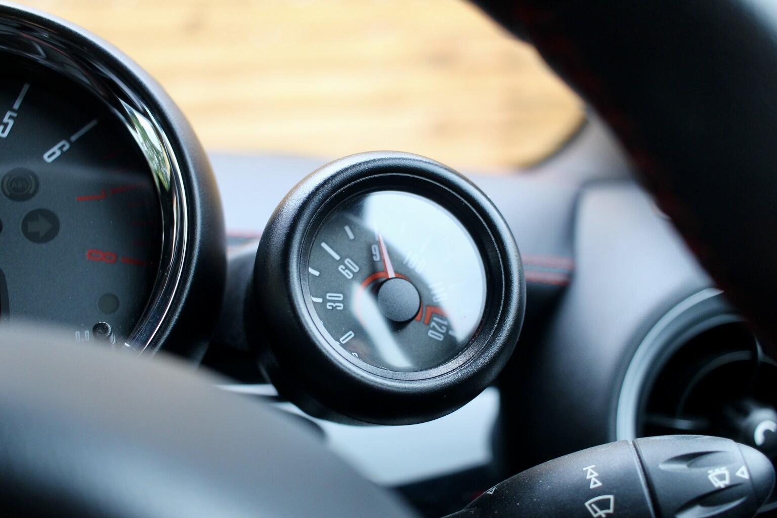 Mini Hatch view 18