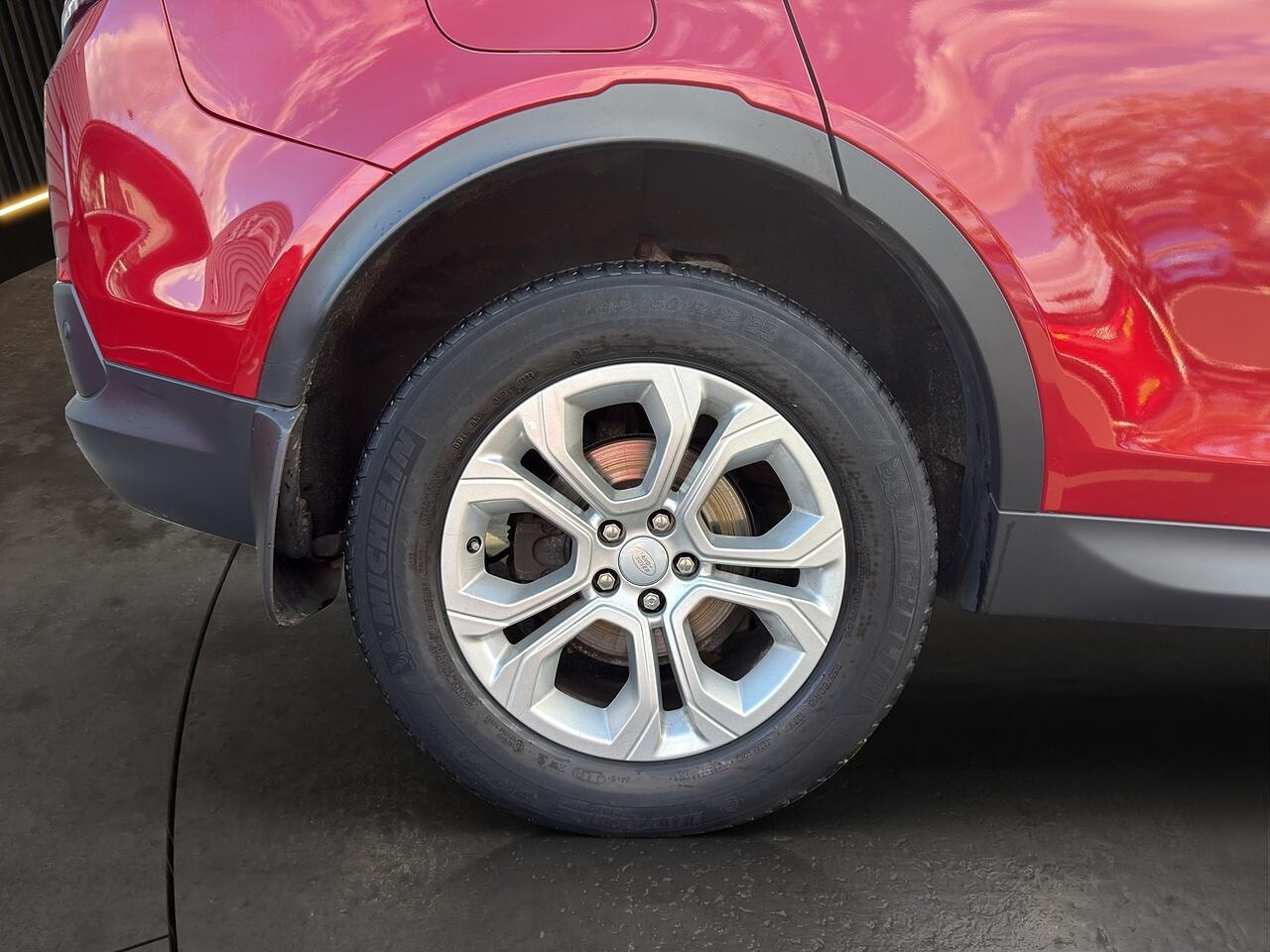 Land Rover Discovery Sport view 2