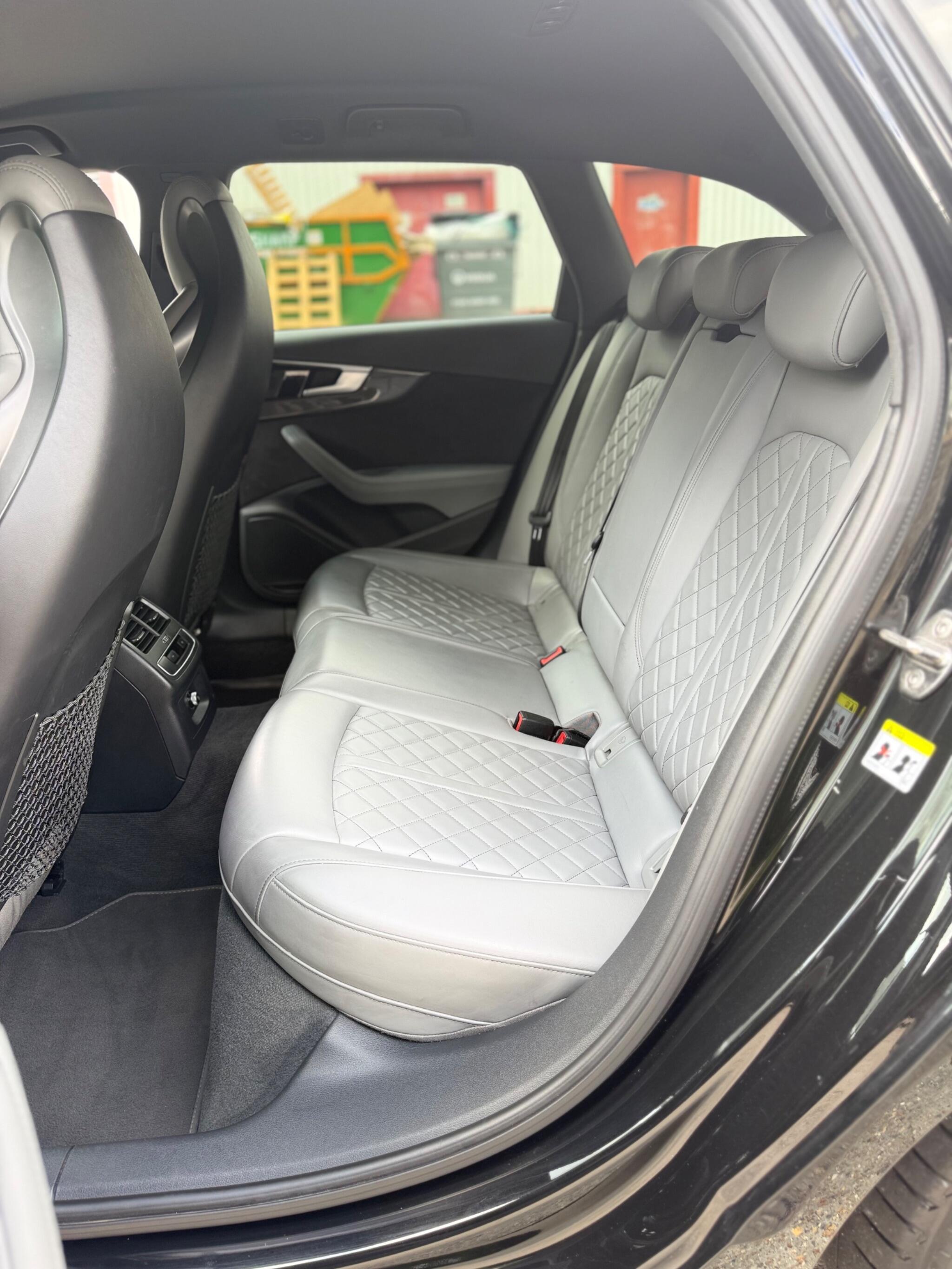 Audi S4 view 14