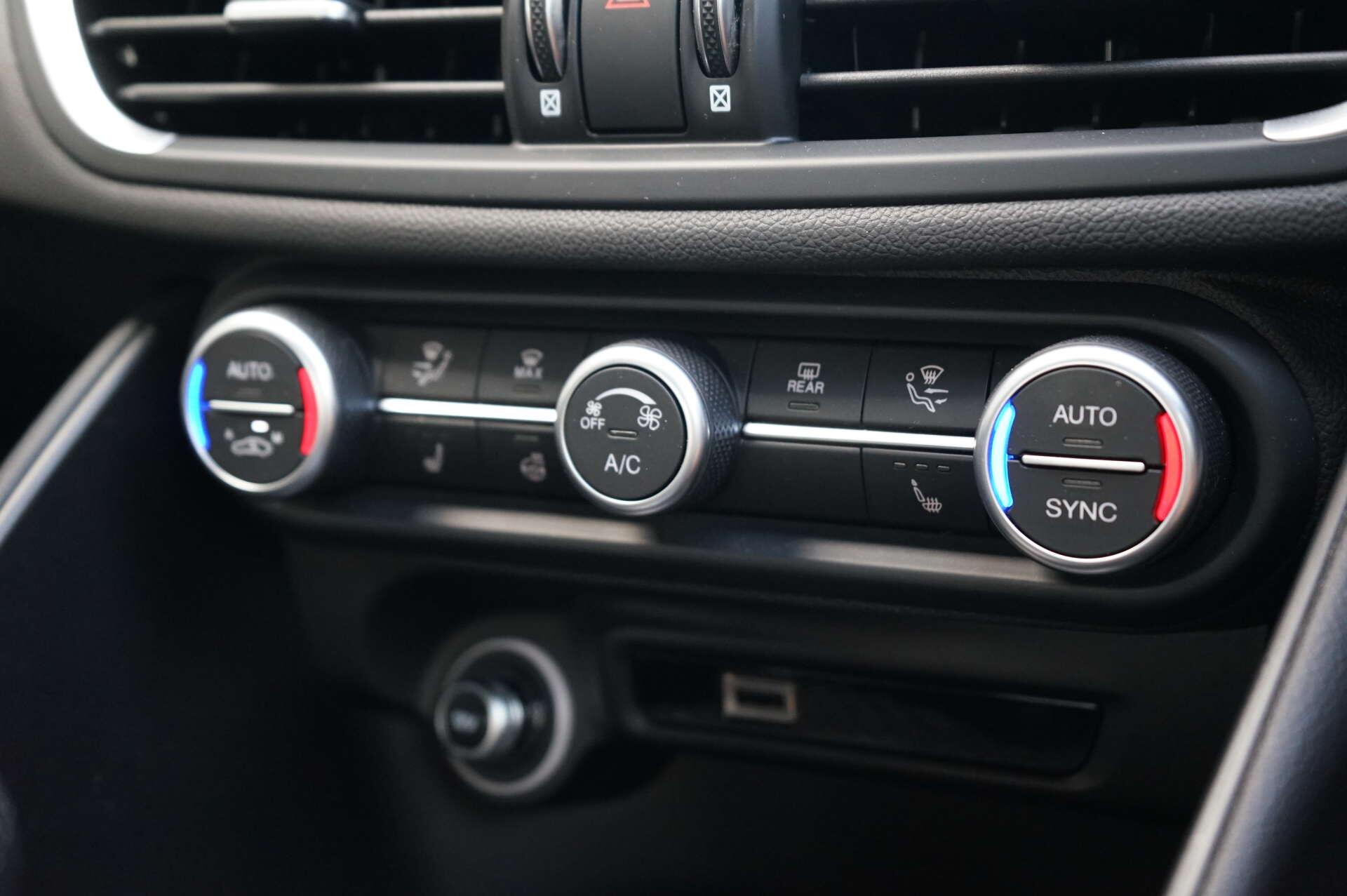 Alfa Romeo Giulia view 21
