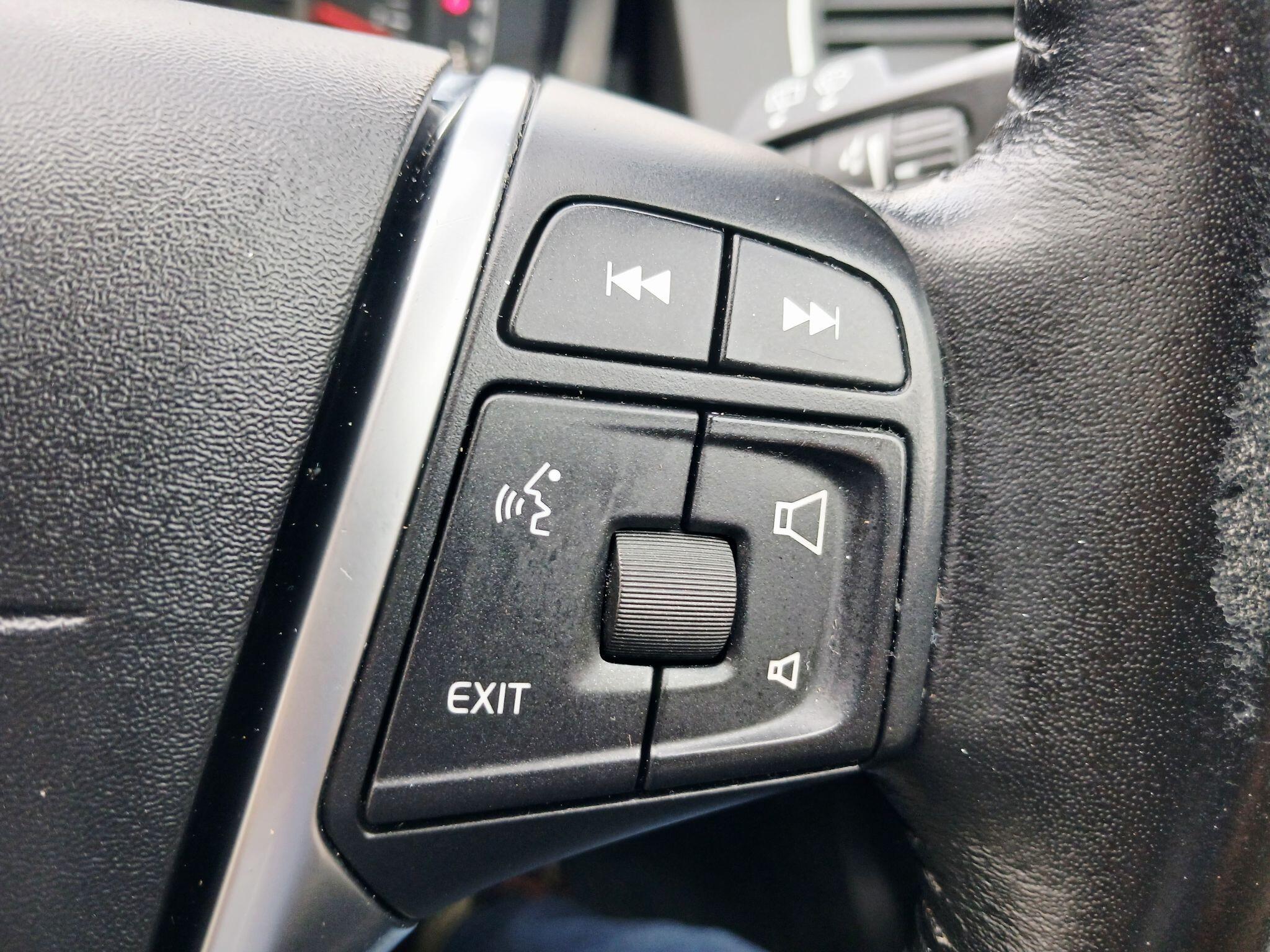 2017 Volvo XC60 image 33