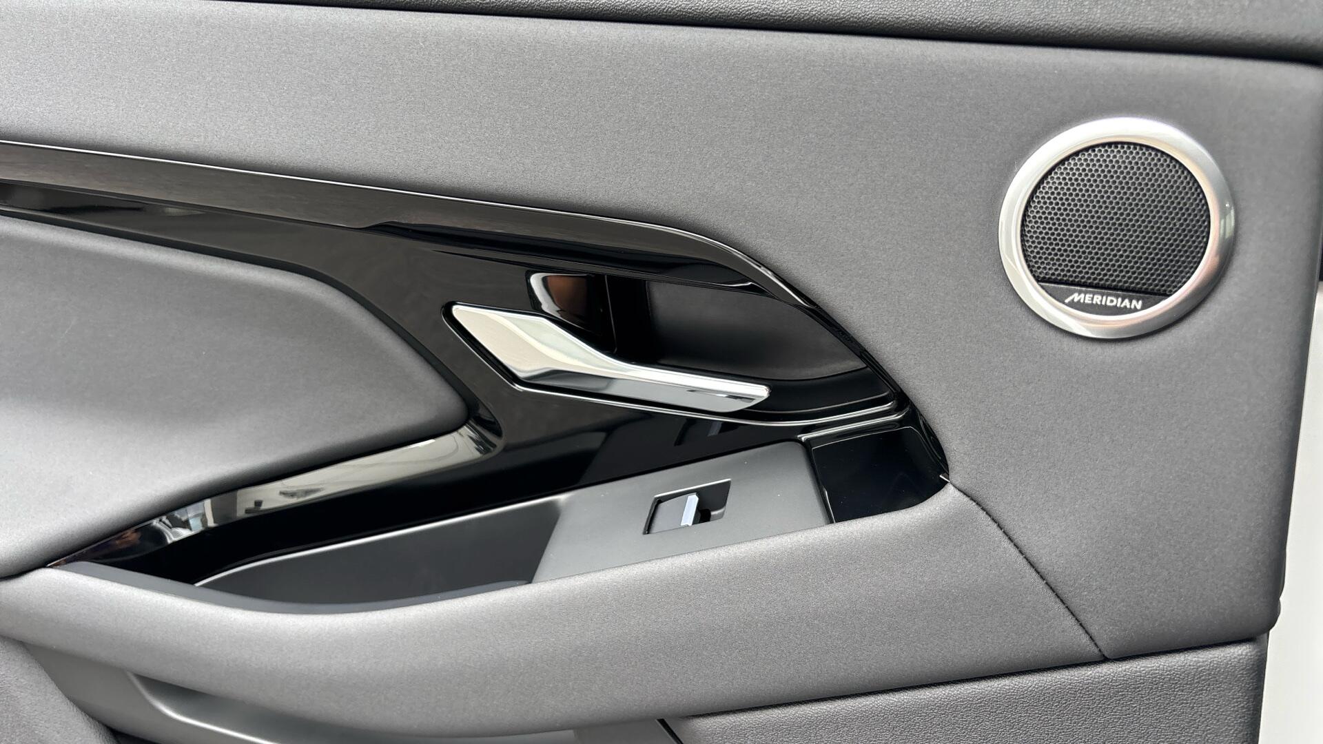 Land Rover Range Rover Evoque view 31