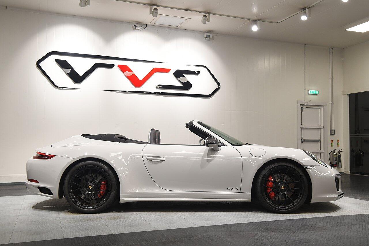 Porsche 911 view 2