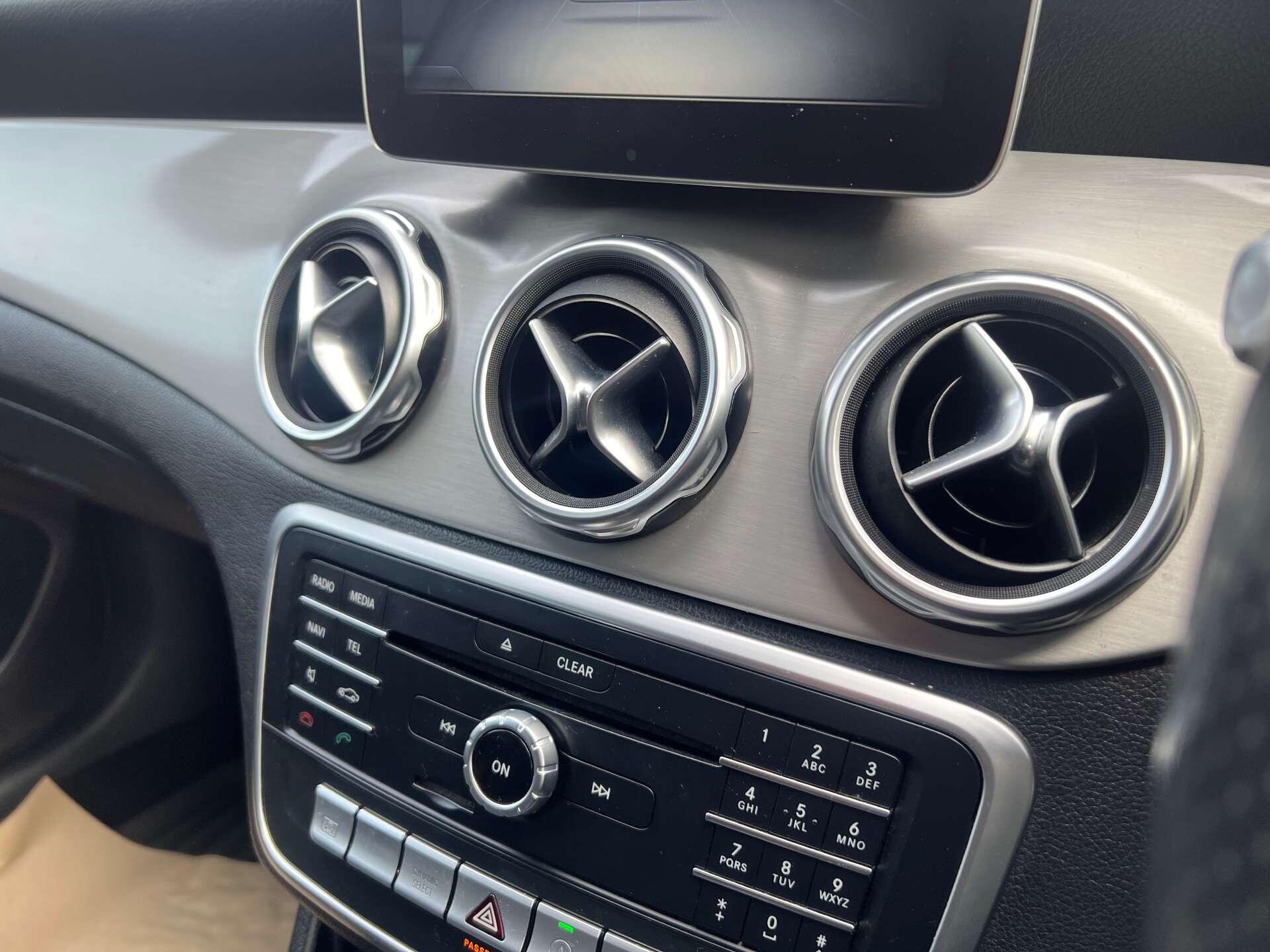 Mercedes-Benz GLA view 27