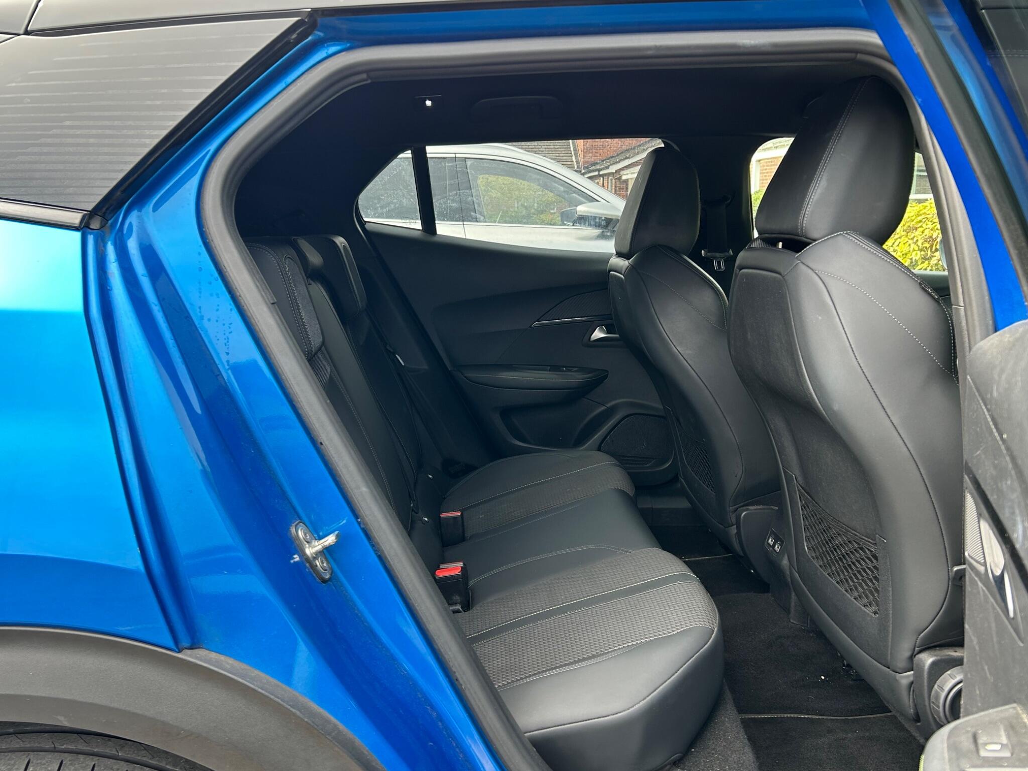 Peugeot E-2008 view 24