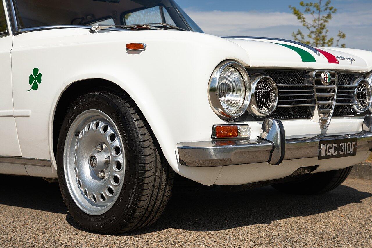 Alfa Romeo Giulia view 76
