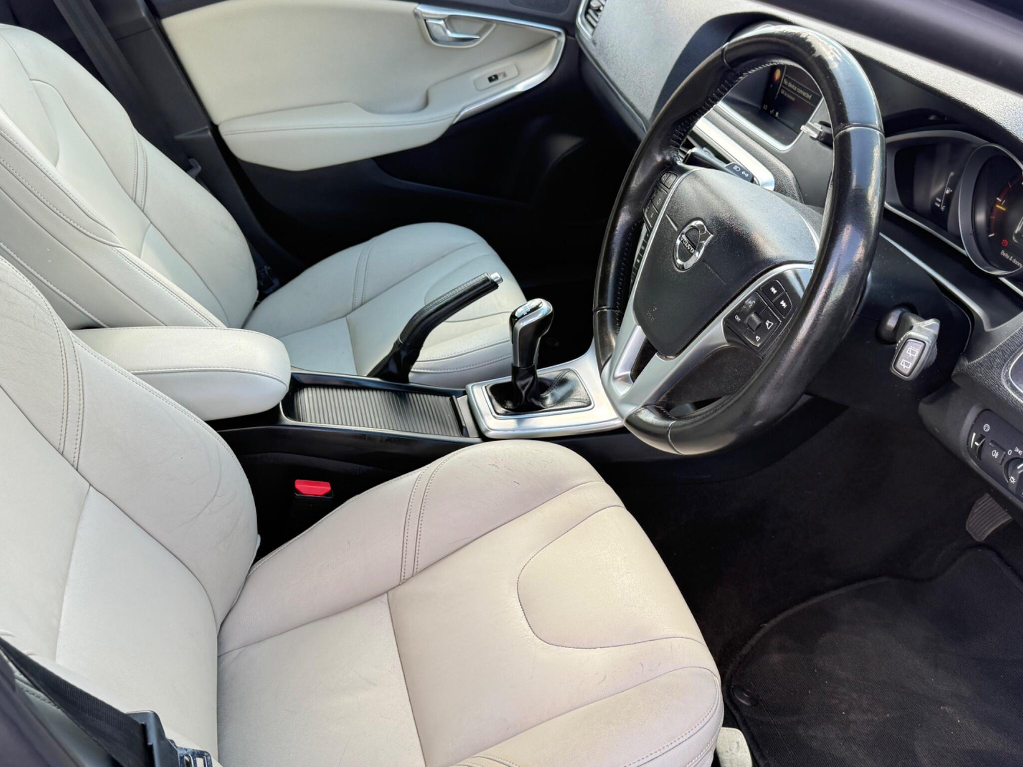 Volvo V40 view 14