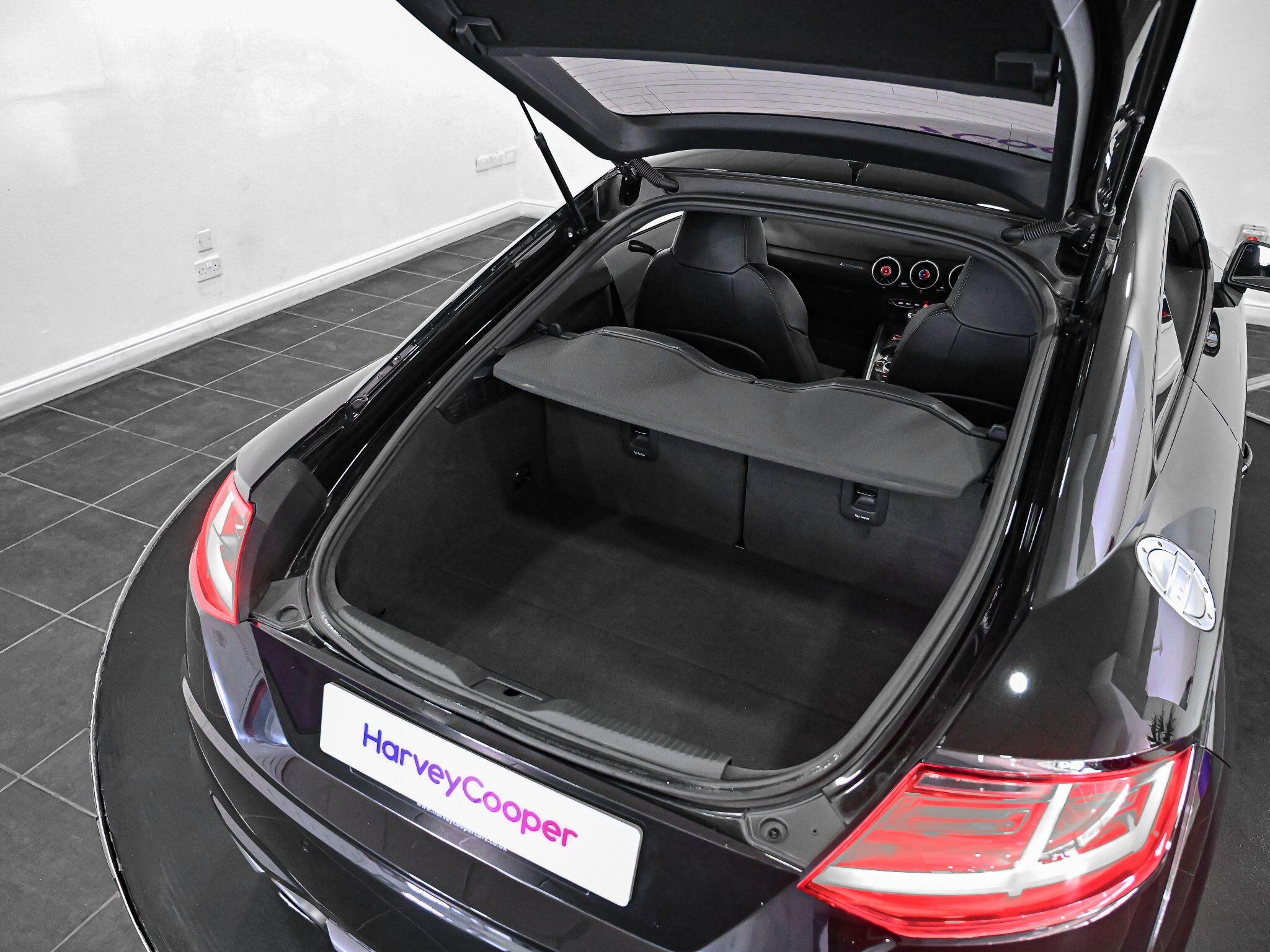 Audi TT view 24